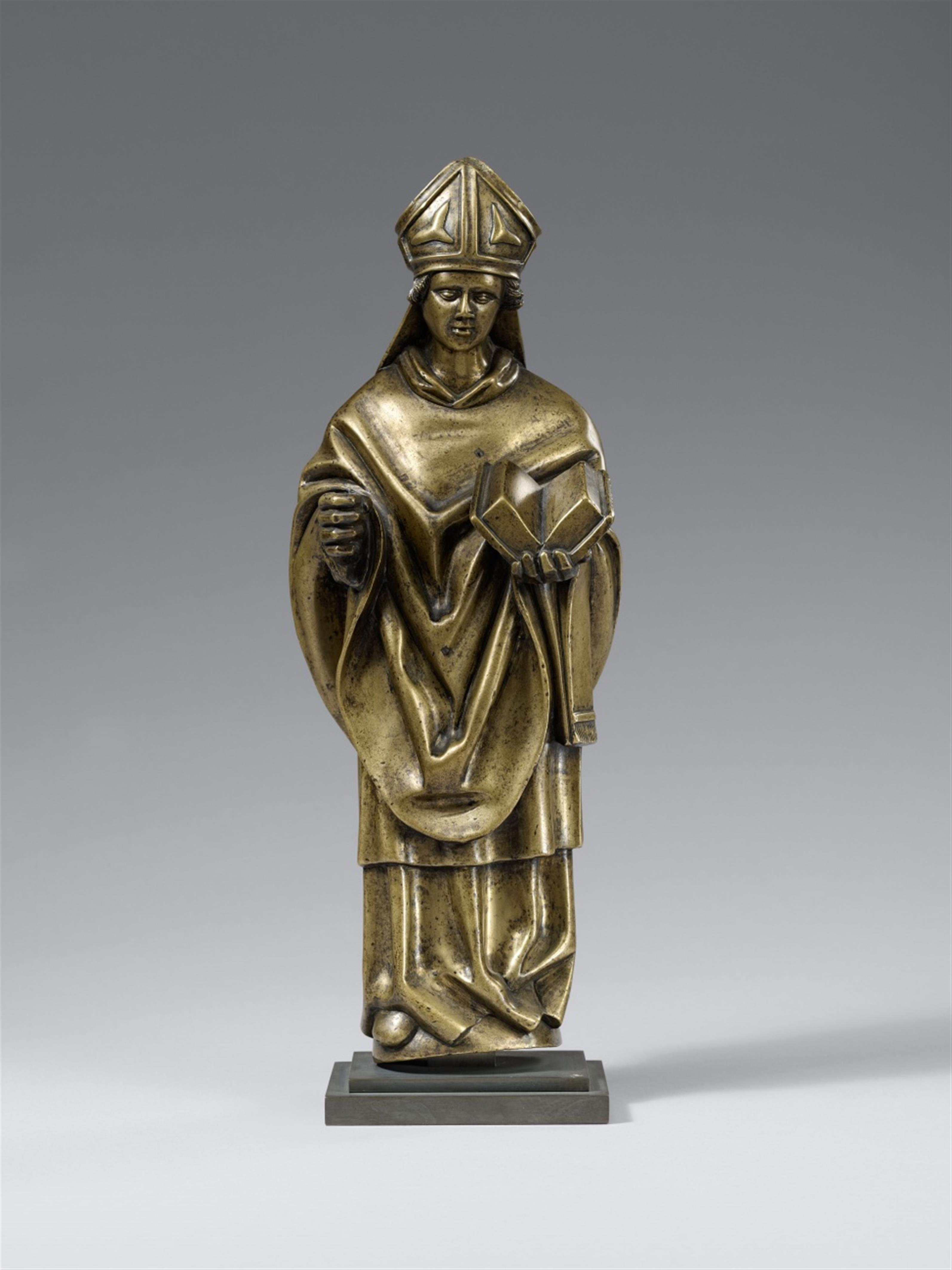 Flemish second half 15th century - A Flemish brass figure of a Bishop Saint, second half 15th century - image-1