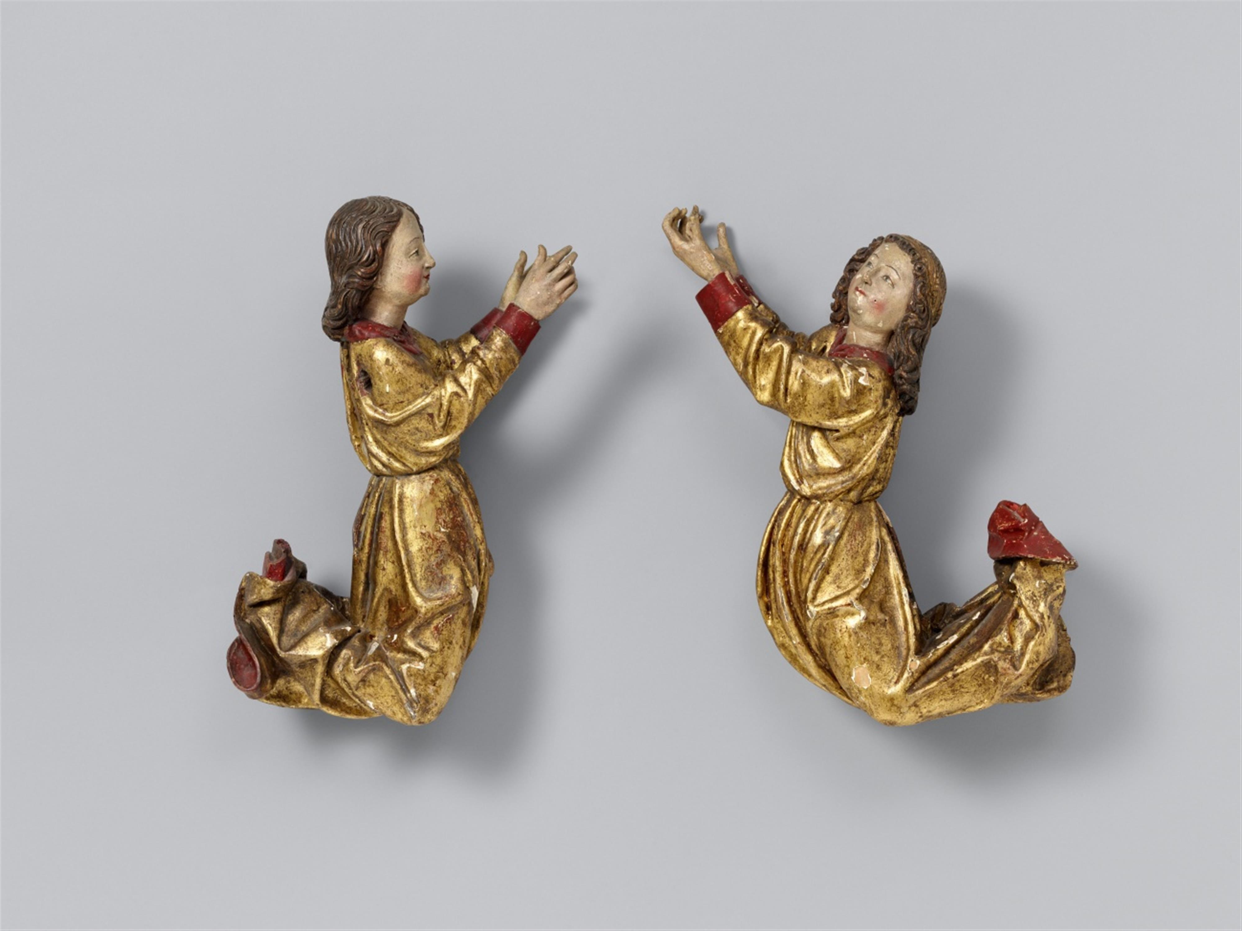 Probably West Germany 2nd half 15th century - A pair of carved wooden angels, probably West German, second half 15th century - image-1