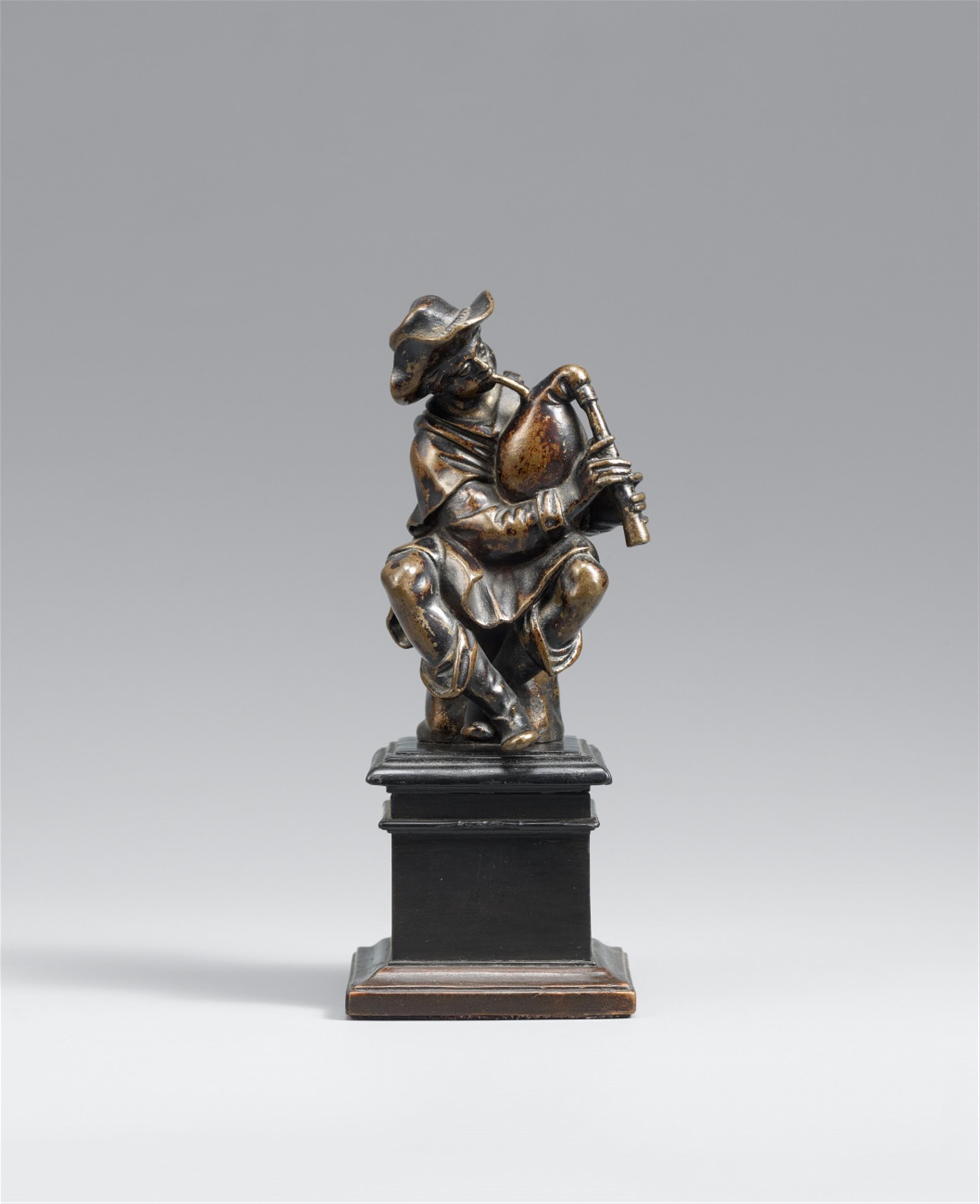 Northern Italy 17th century - A 17th century North Italian figure of a bagpipe player - image-1