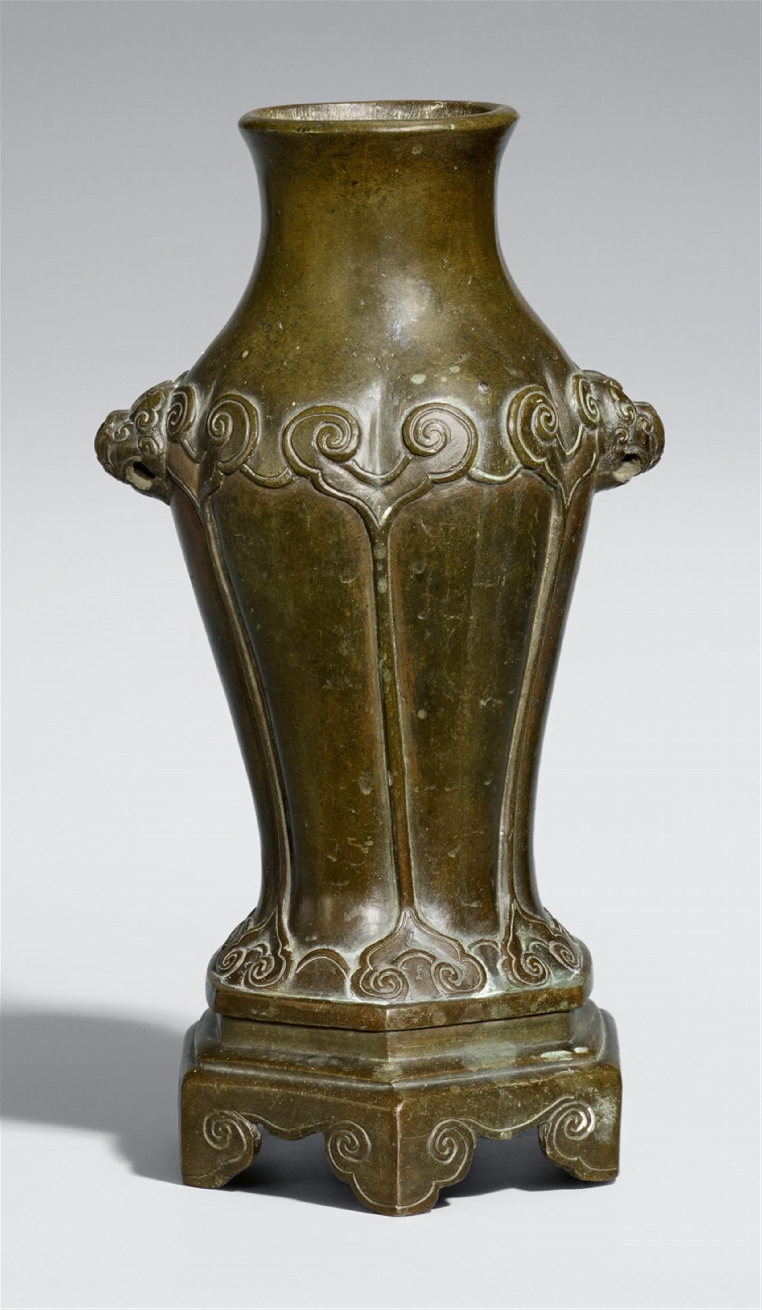 A bronze lobed vase on an integral hexagonal base. 17th/18th century - image-1