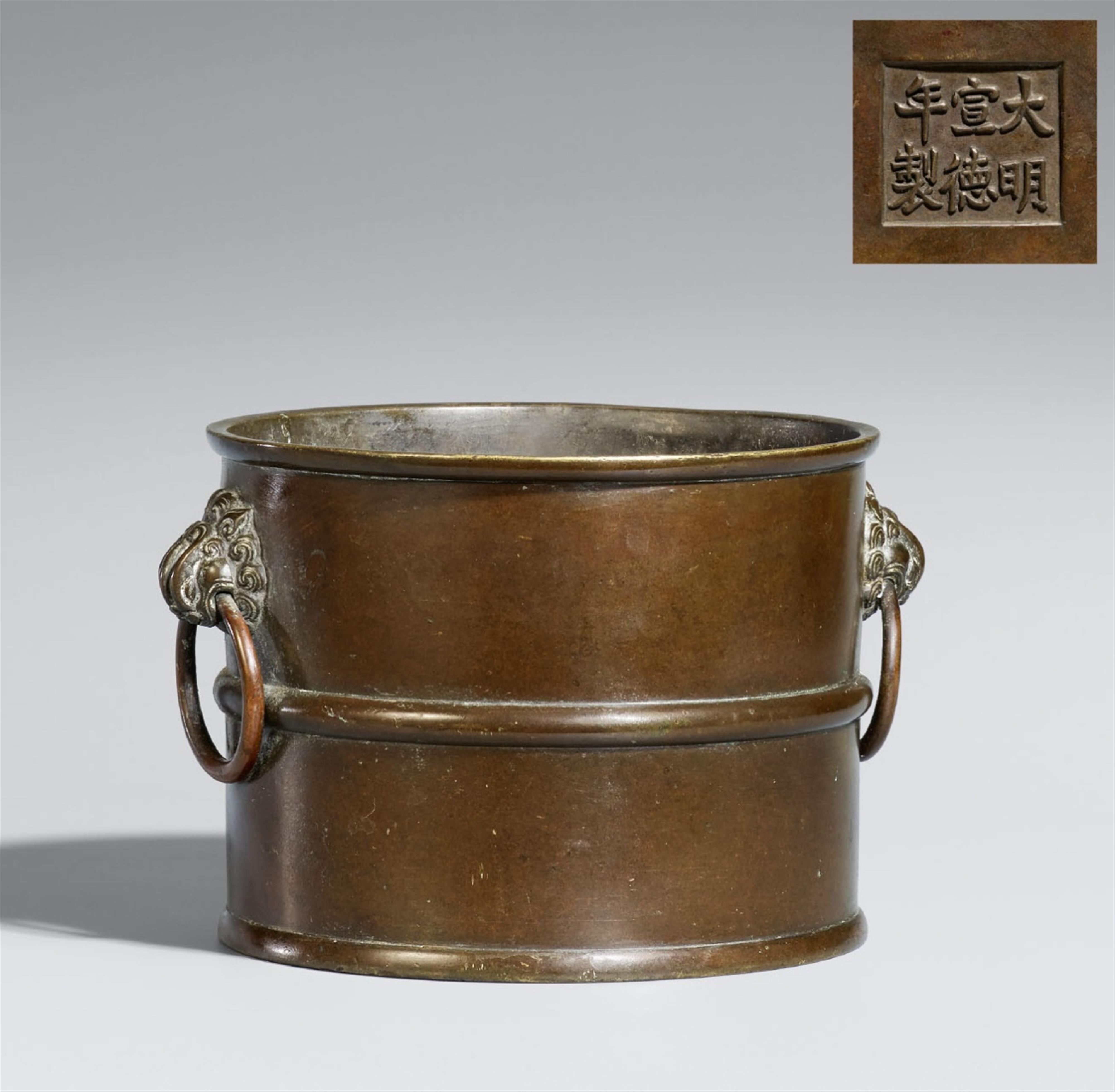 A bronze incense burner. Qing dynasty - image-1