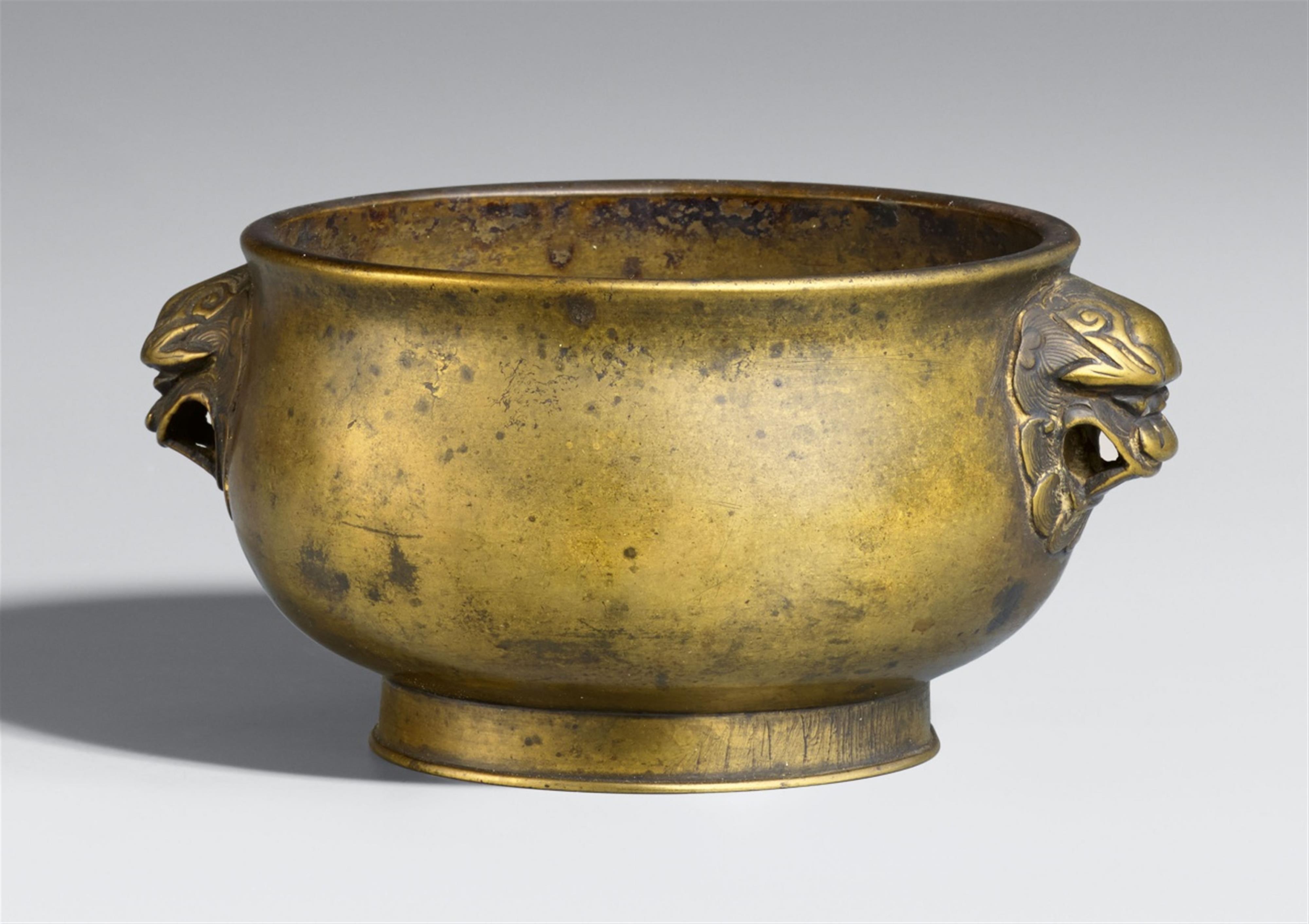 A small bronze incense burner. Qing dynasty, probably 17th century - image-1