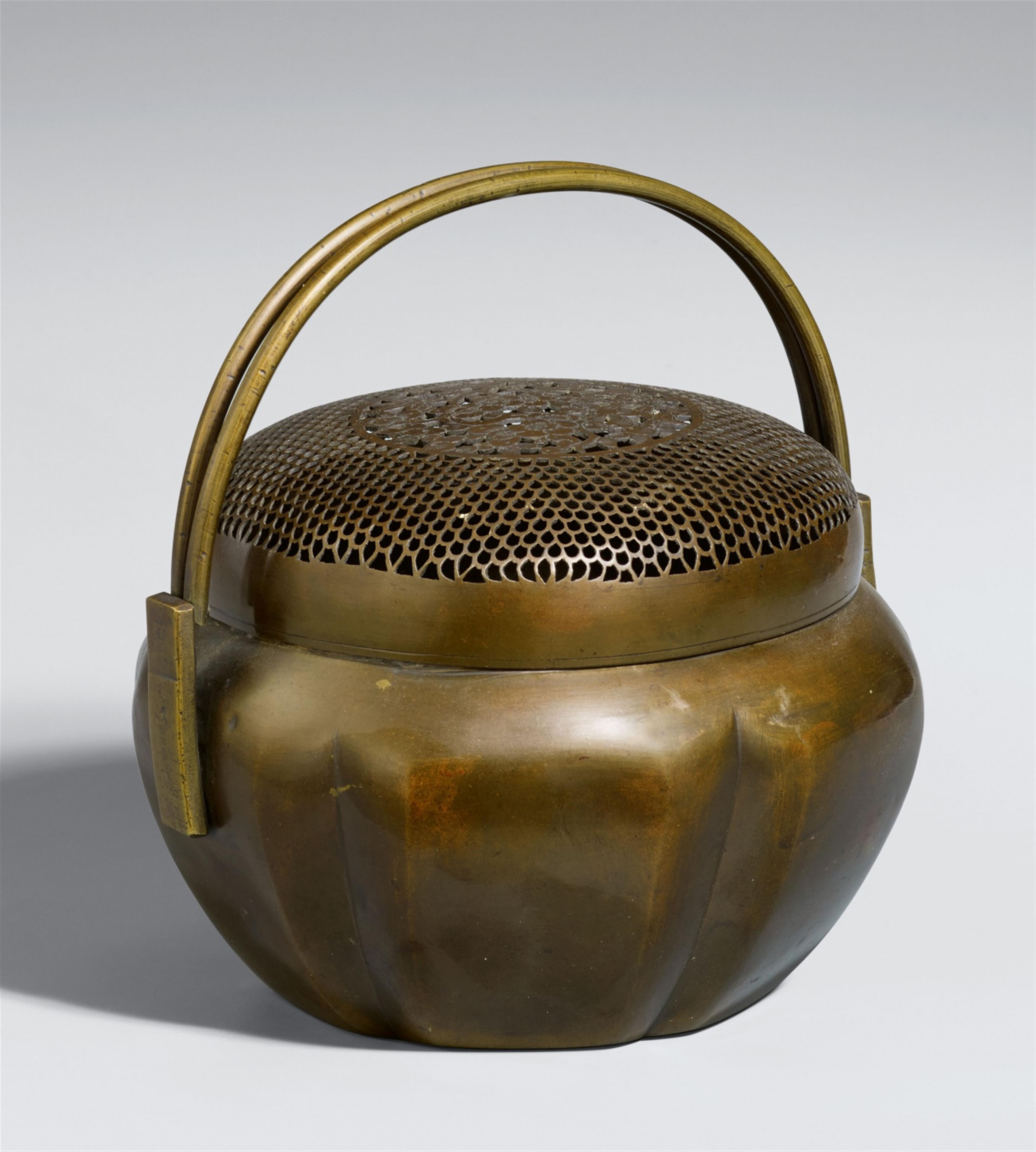 A copper handwarmer. 19th century - image-1