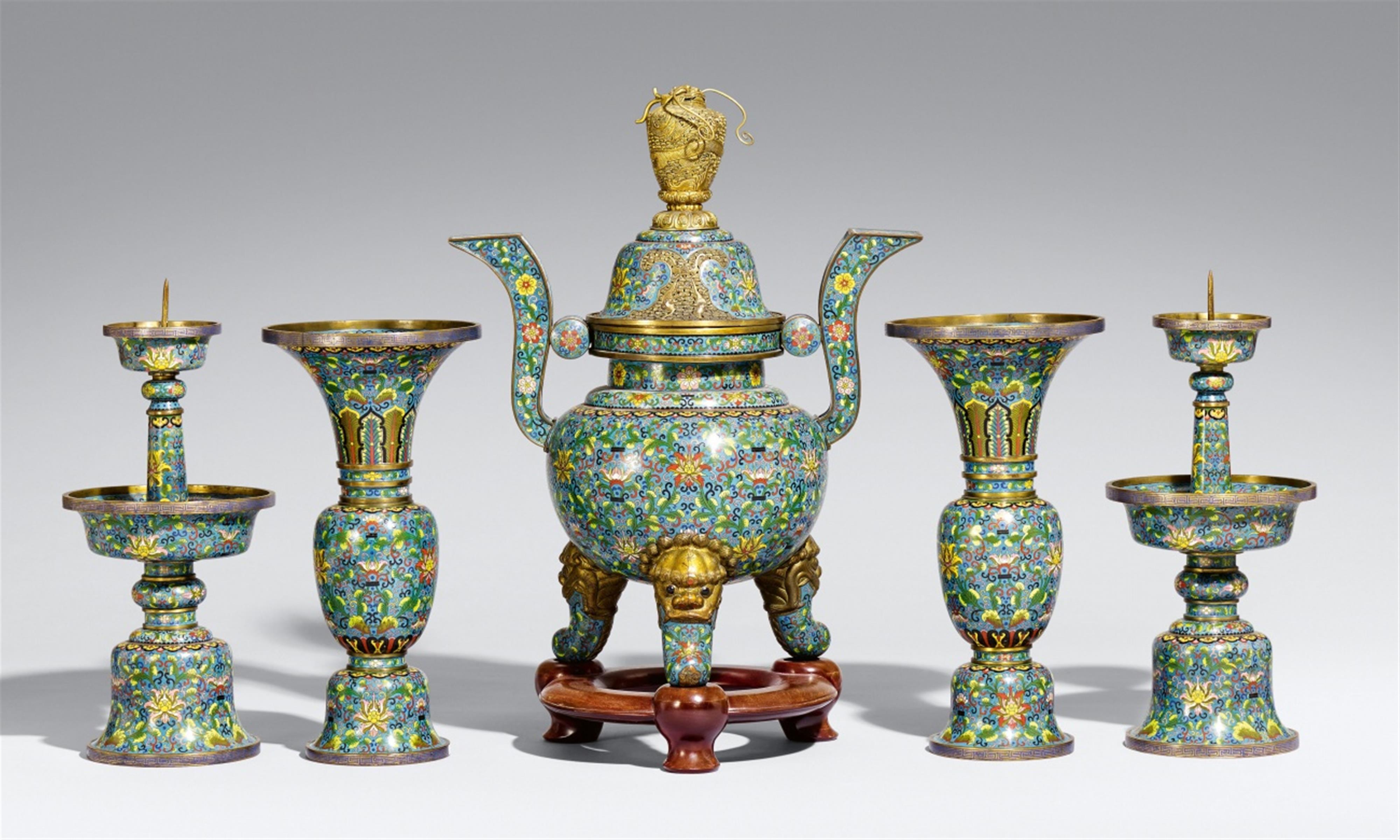 A cloisonné enamel five-piece altar set (wugong). 19th century - image-1