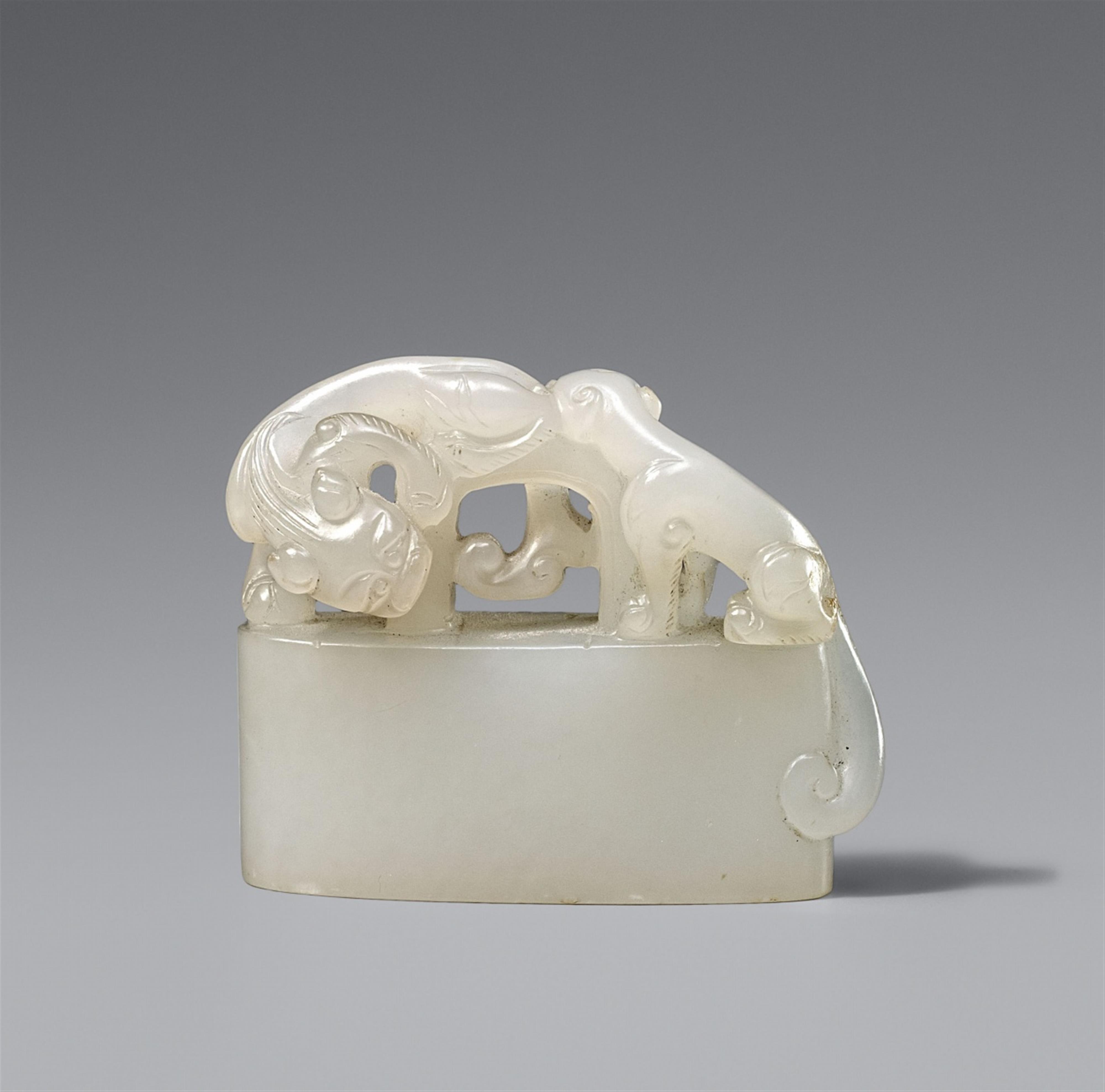 A finely carved white jade seal. Qing dynasty - image-1