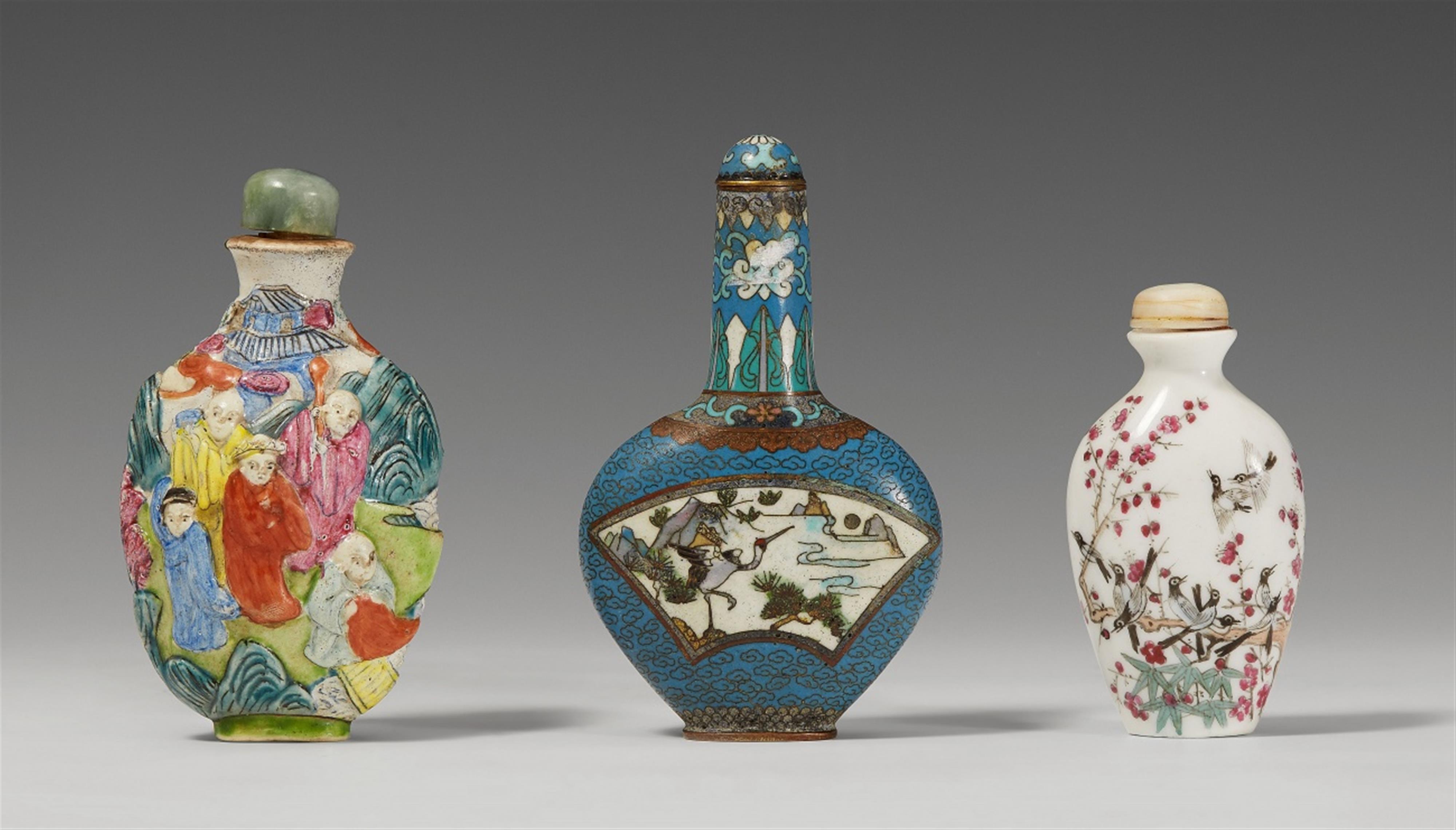 Three snuff bottles. 19th century - image-1