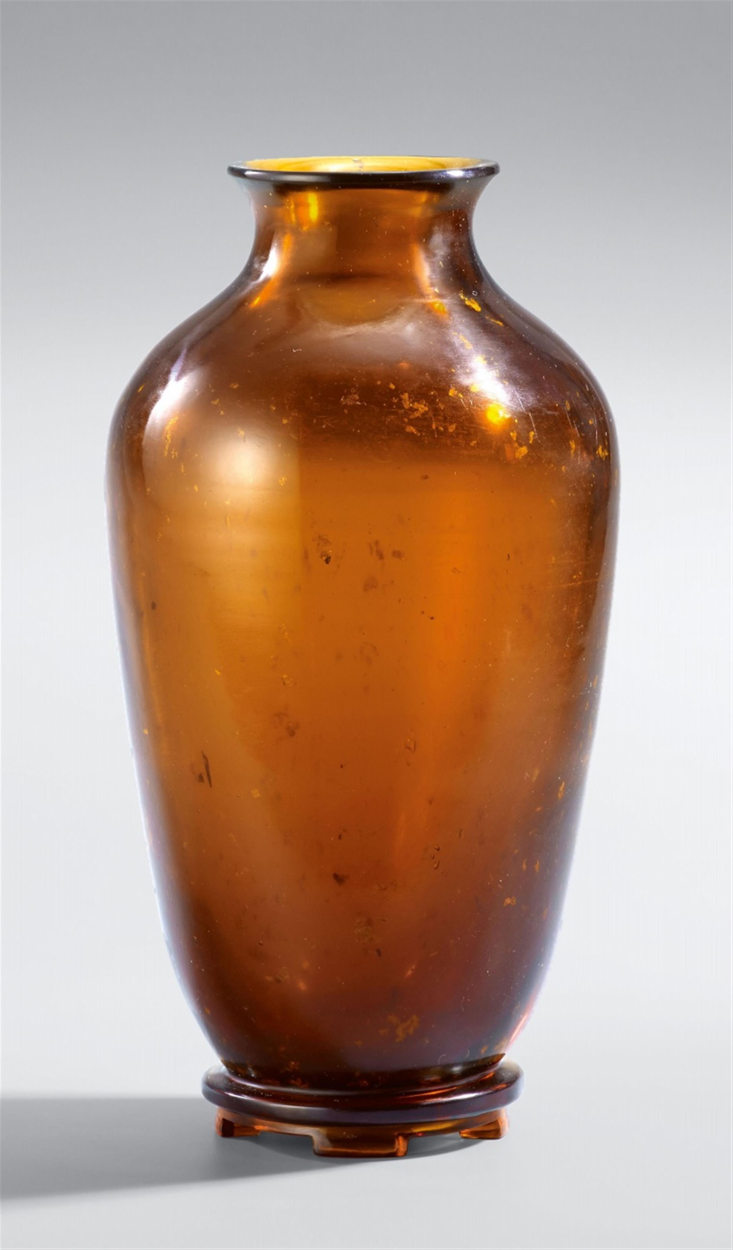 A transparent amber-coloured glass vase. 19th/20th century - image-1