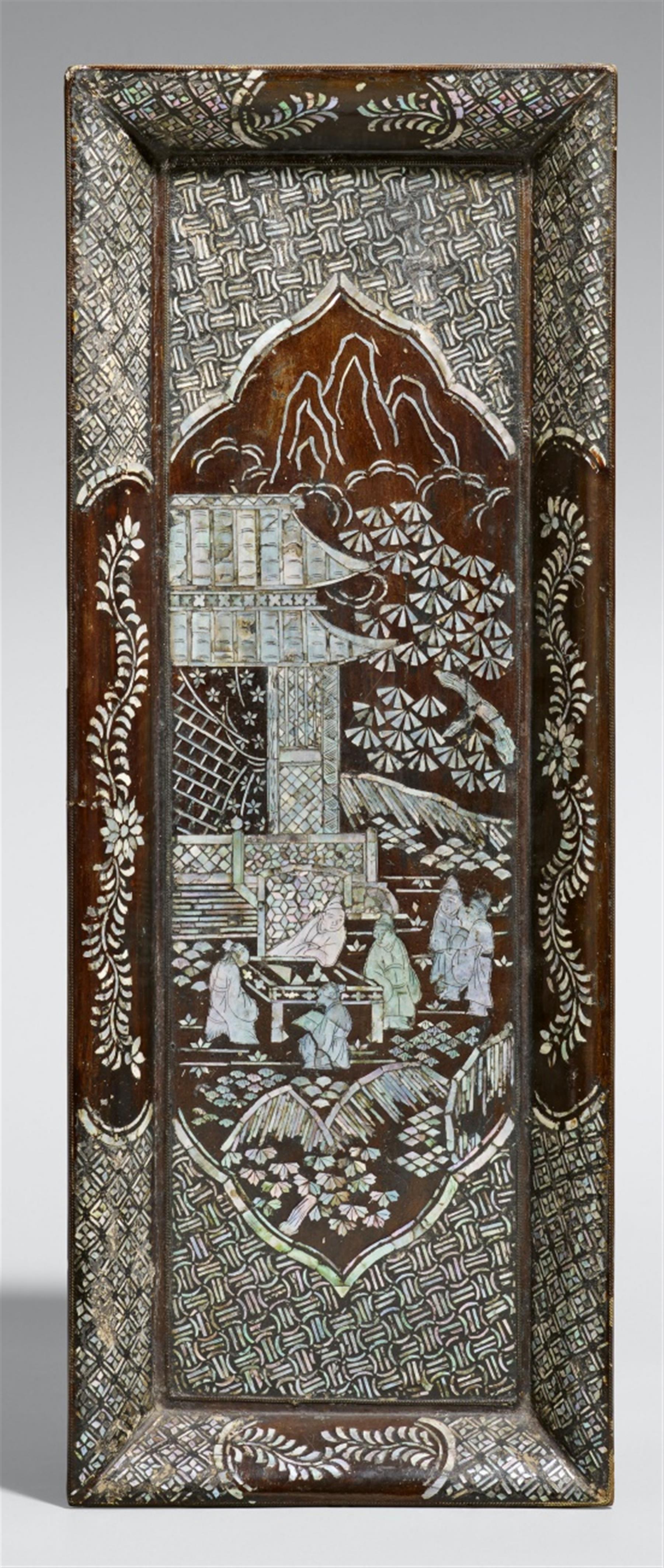 A rectangular tree in brown lacquer with mother of pearl decoration. 16th/17th century - image-1