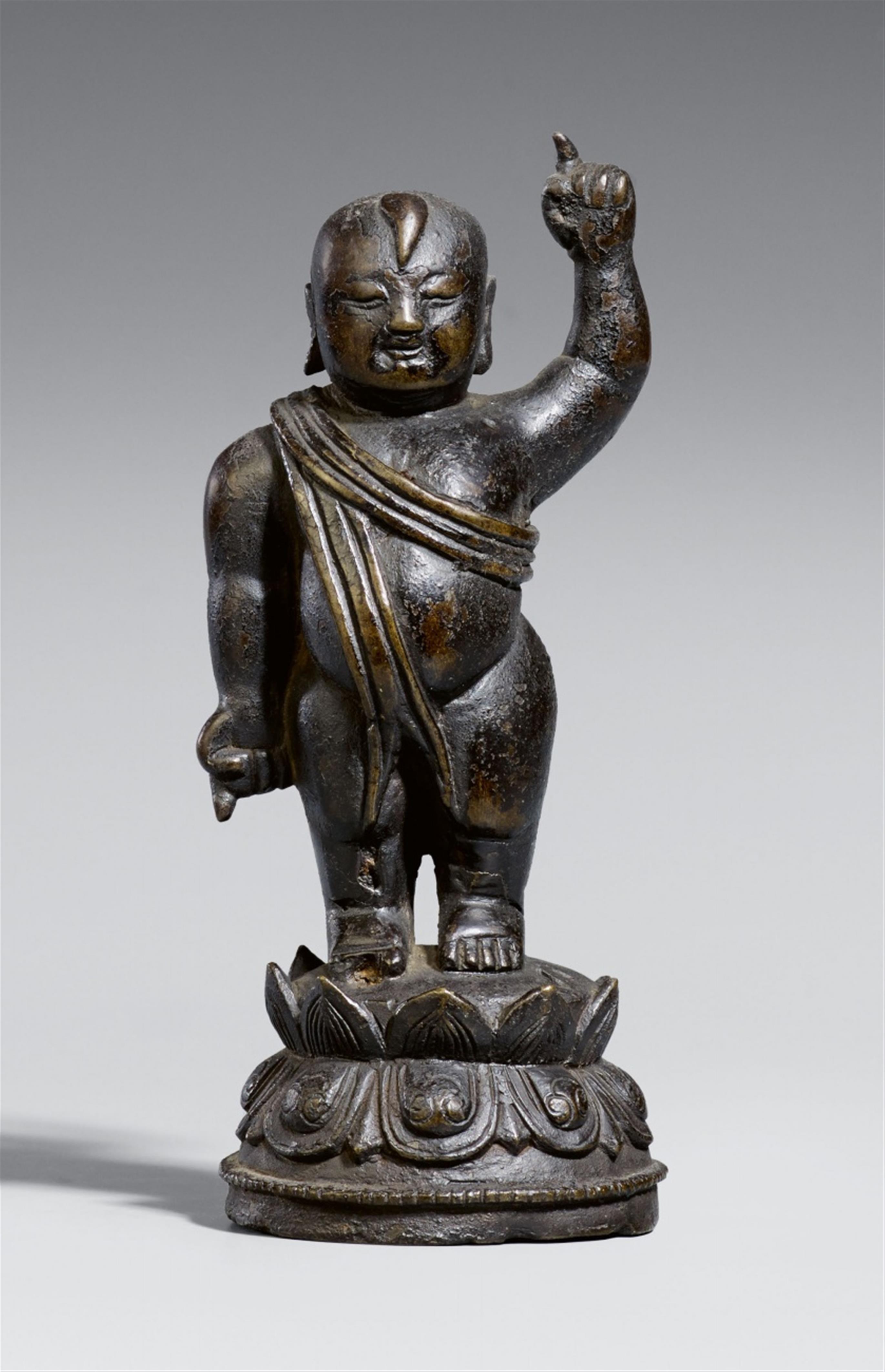 A small bronze figure of Buddha as a child. Ming dynasty, 15th/16th century - image-1