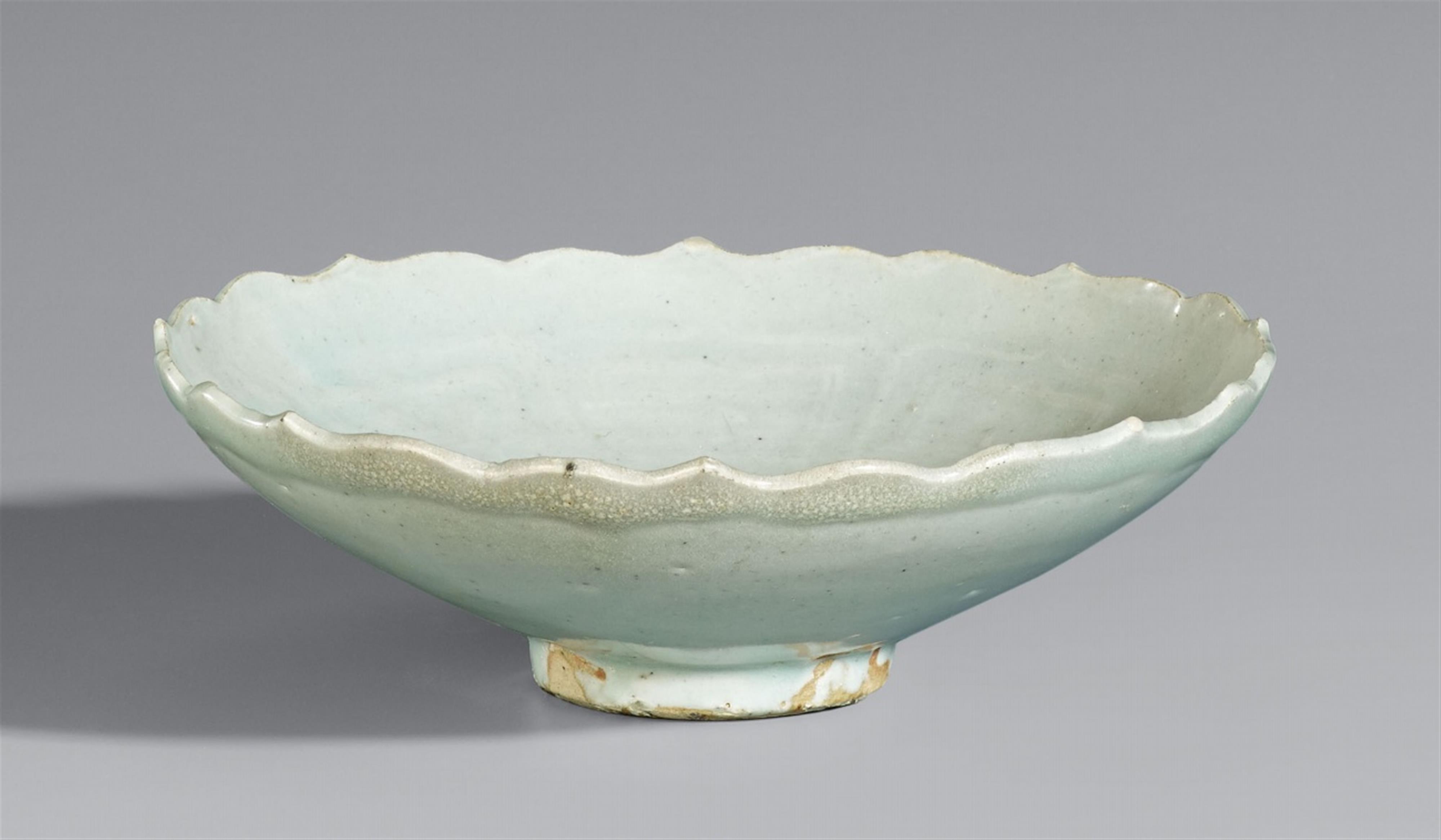 A qingbai-glazed bowl. 14th/15th century - image-1