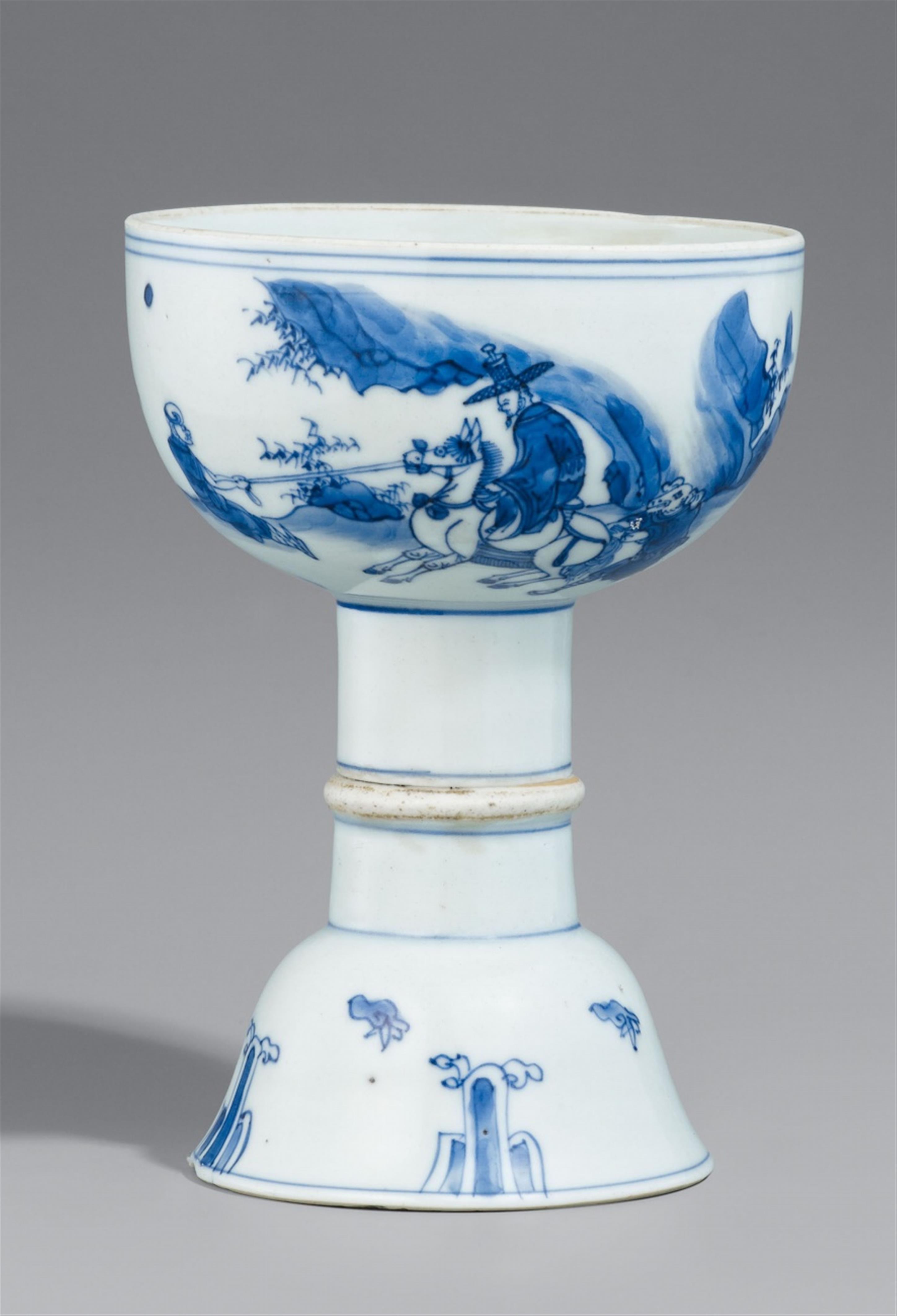 A blue and white stem bowl. 17th century - image-1