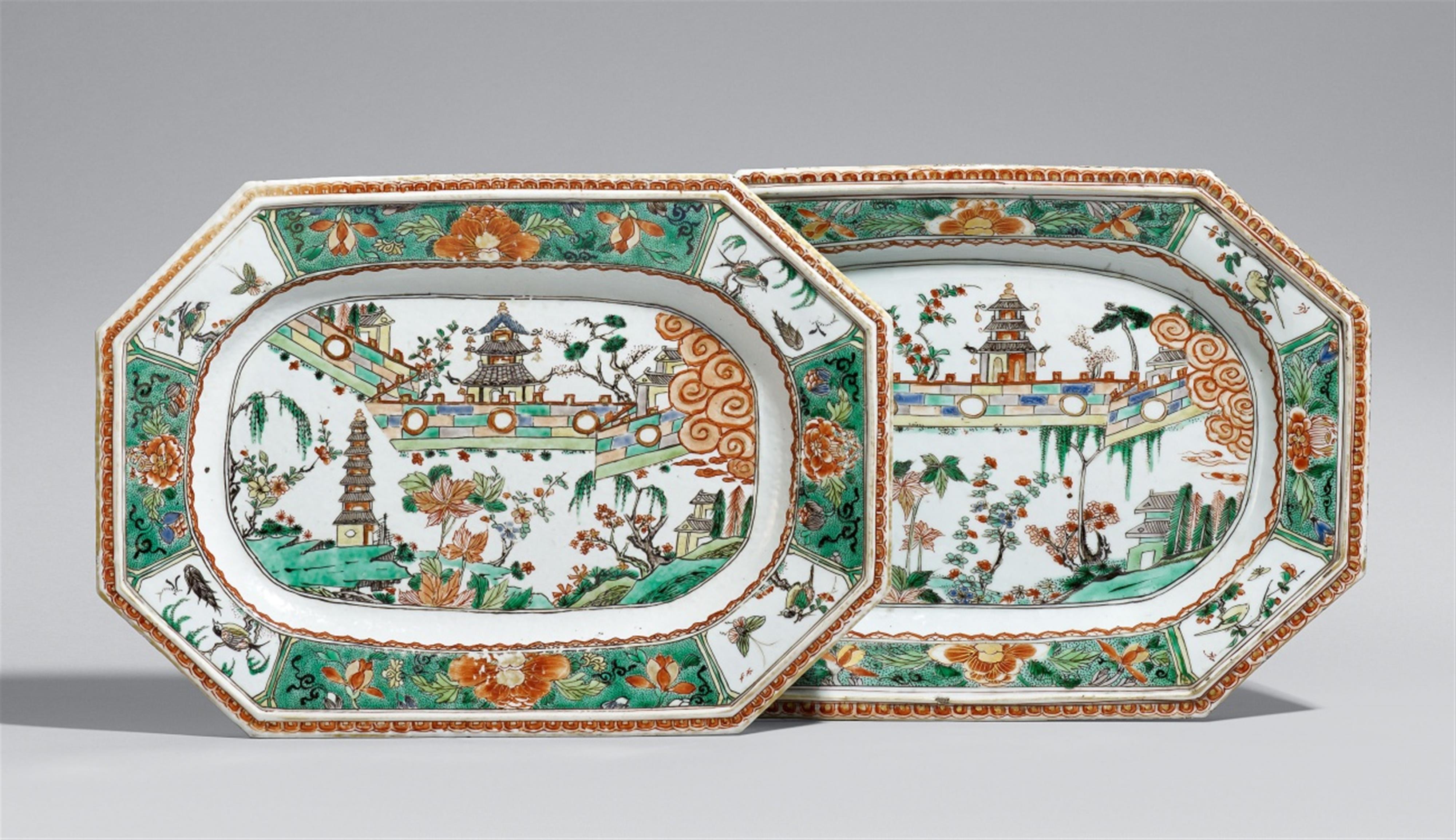 Two famille verte rectangular platters. Kangxi period (1662-1722) - image-1