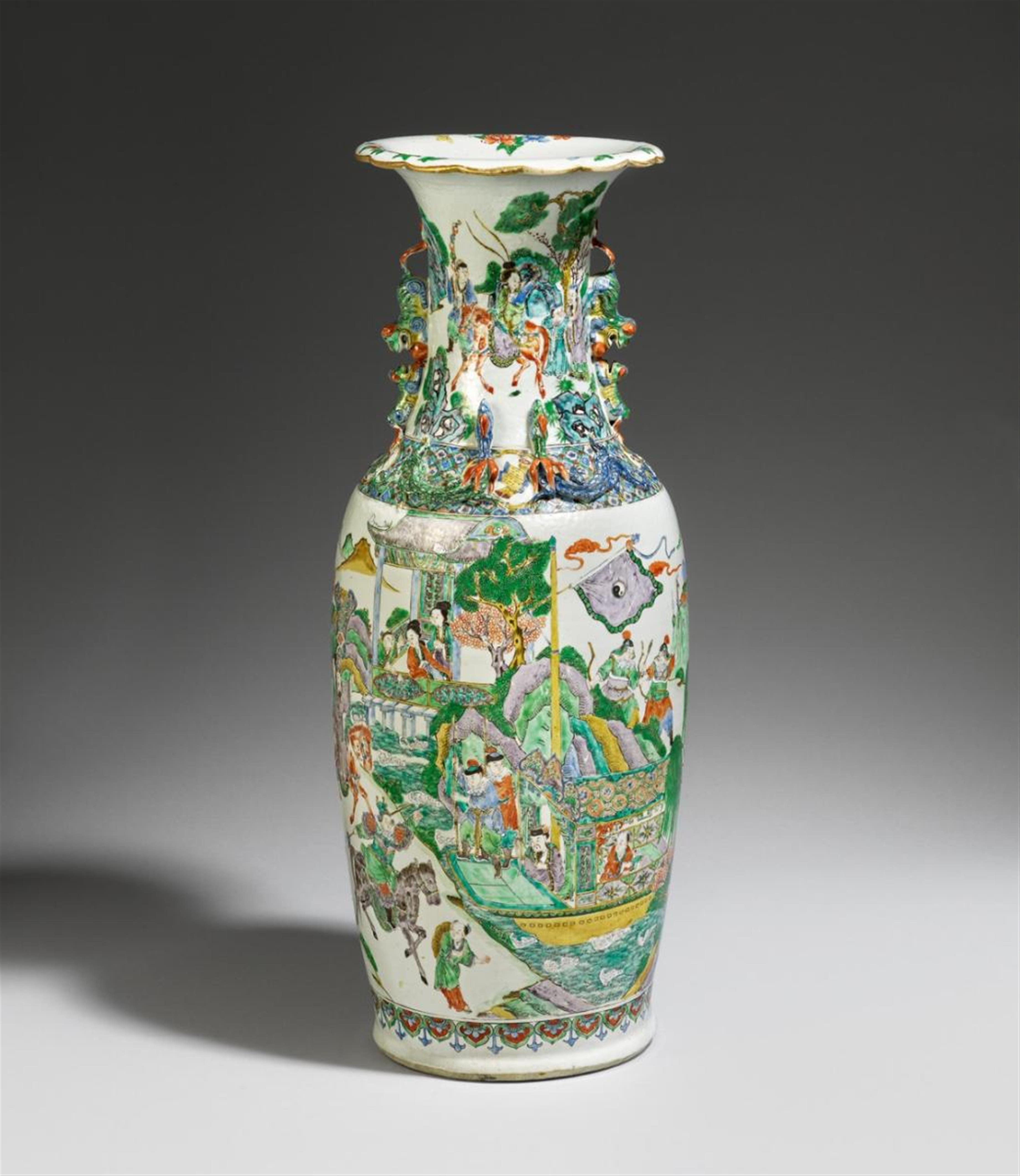 A large Canton-style famille rose vase. 20th century - image-1