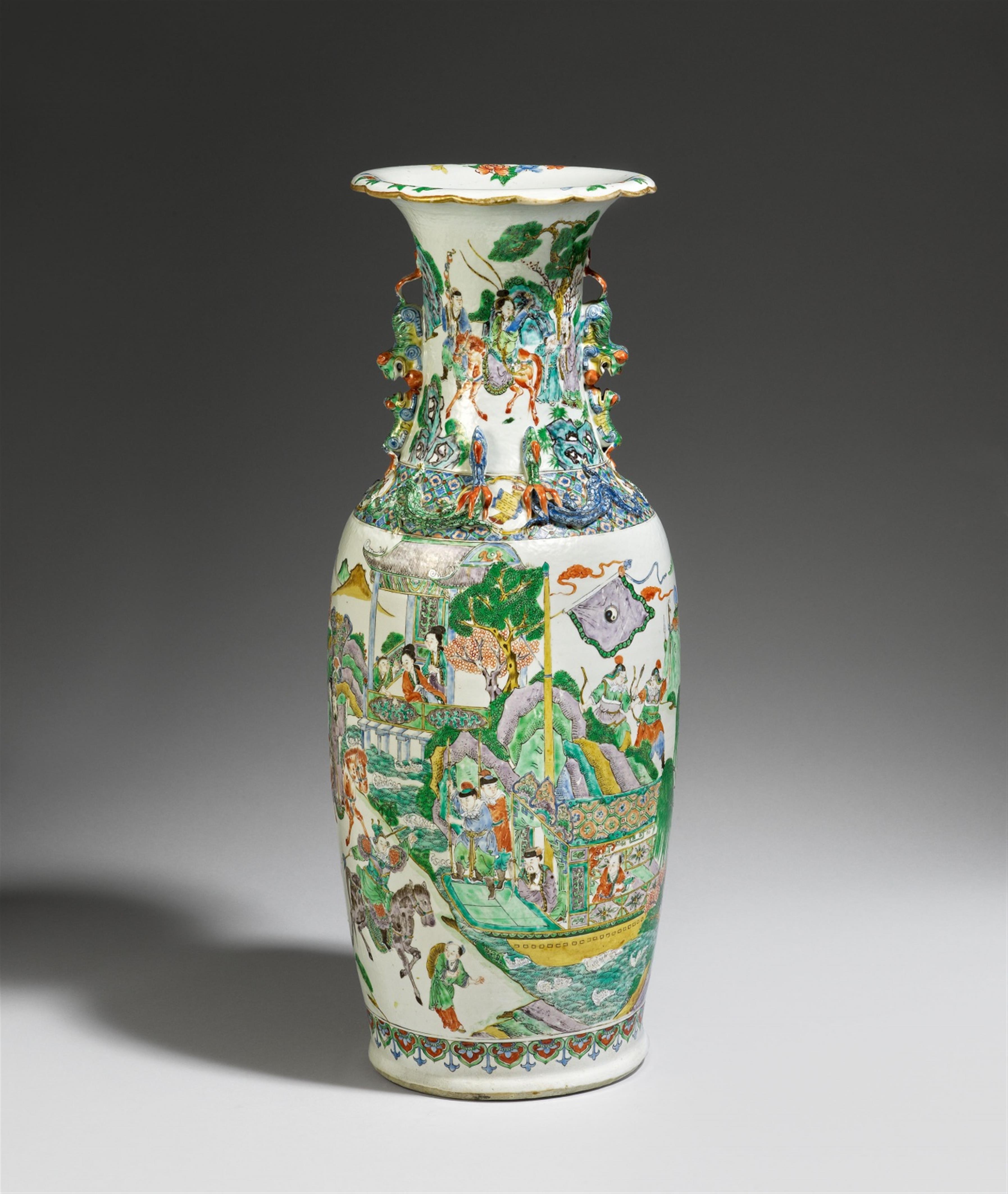 A large Canton-style famille rose vase. 20th century - image-2