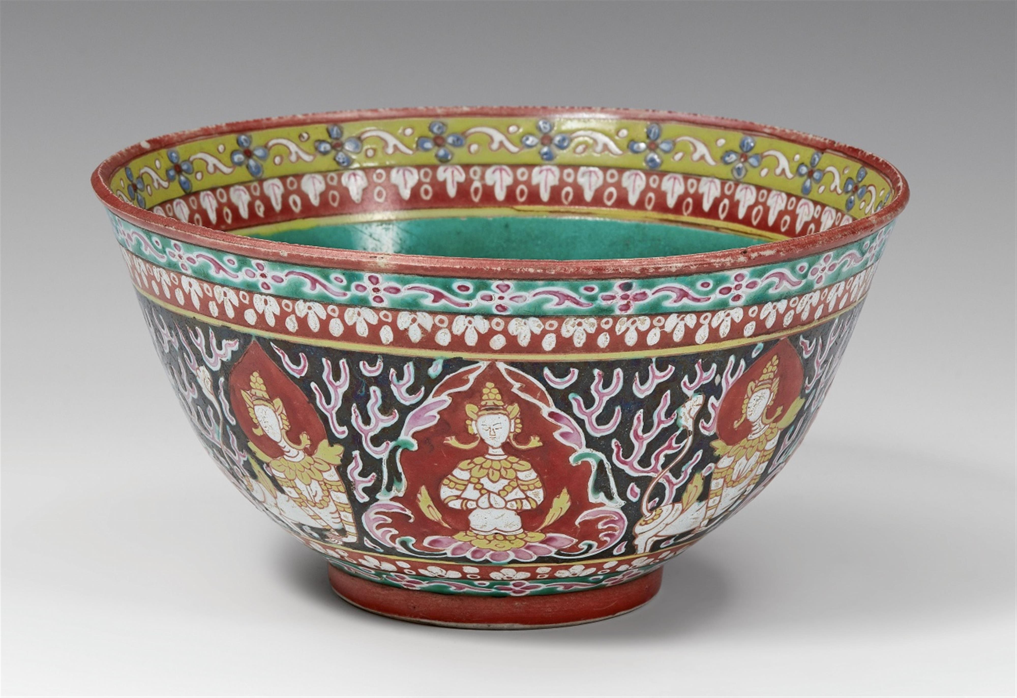 A Bencharong bowl. Thailand. Late 18th century - image-1