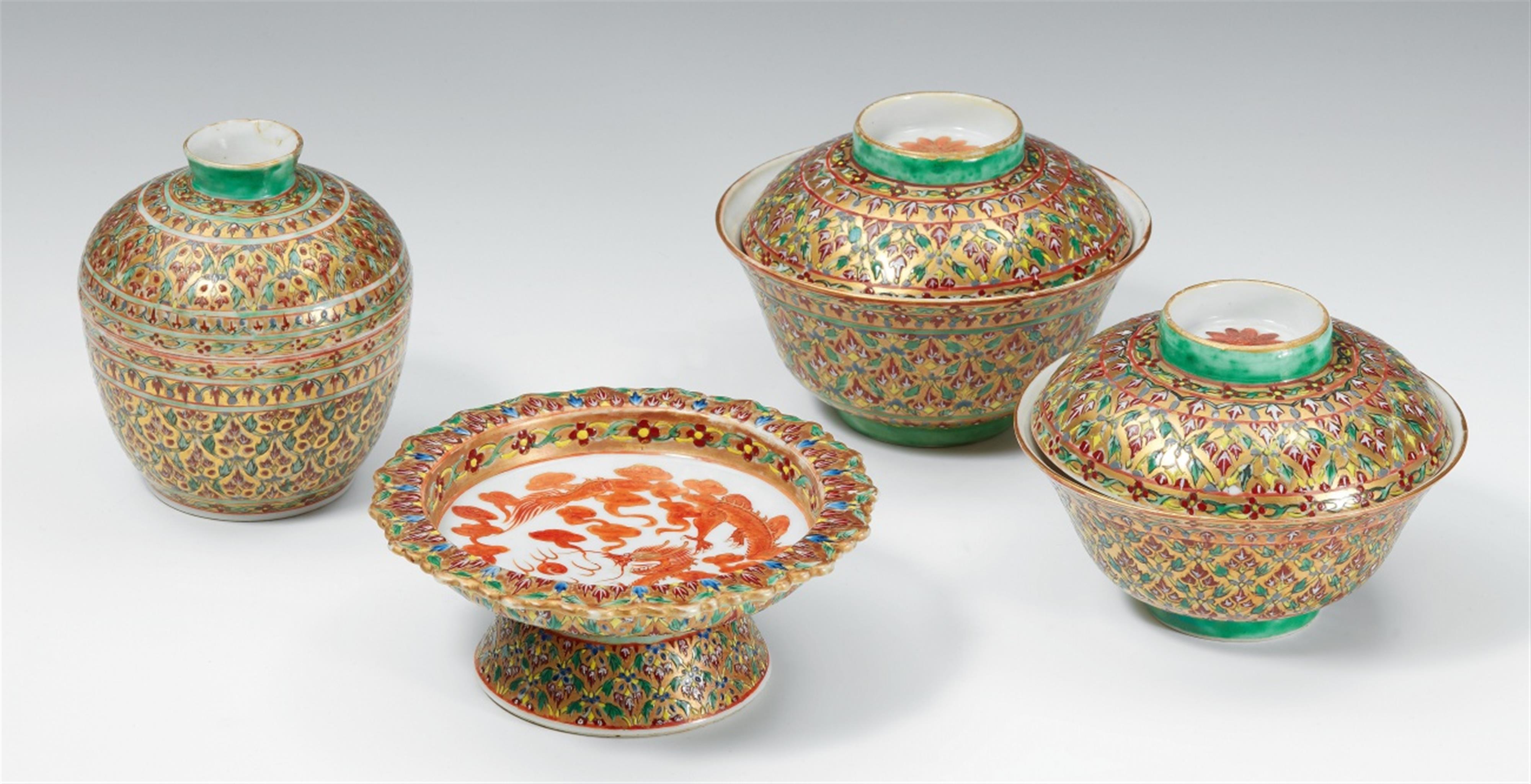 Three covered bowls and a stem plate (Lai Nam Thong) for the Thai market. 19th century - image-1