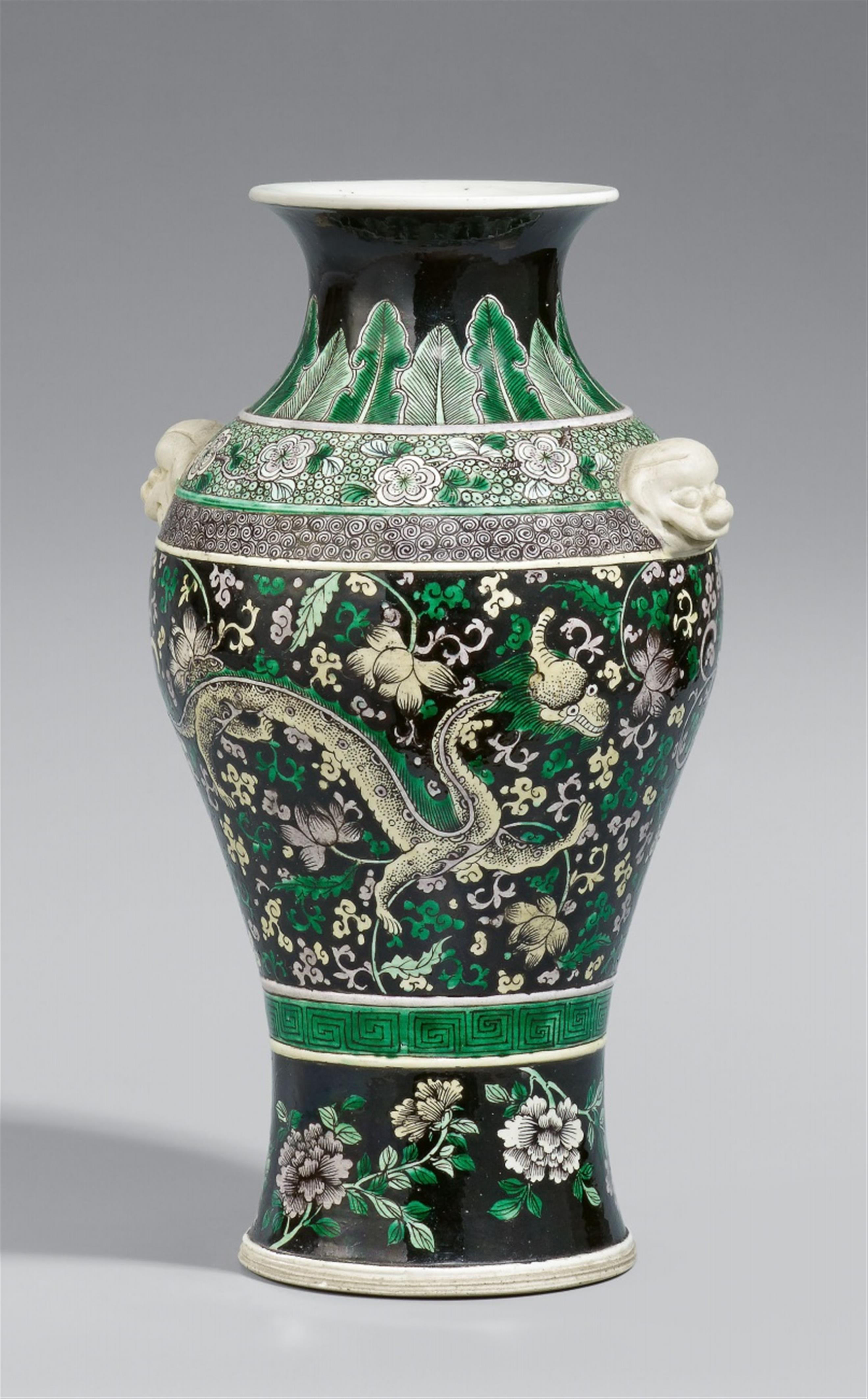 A famille noire vase. 19th/20th century - image-1