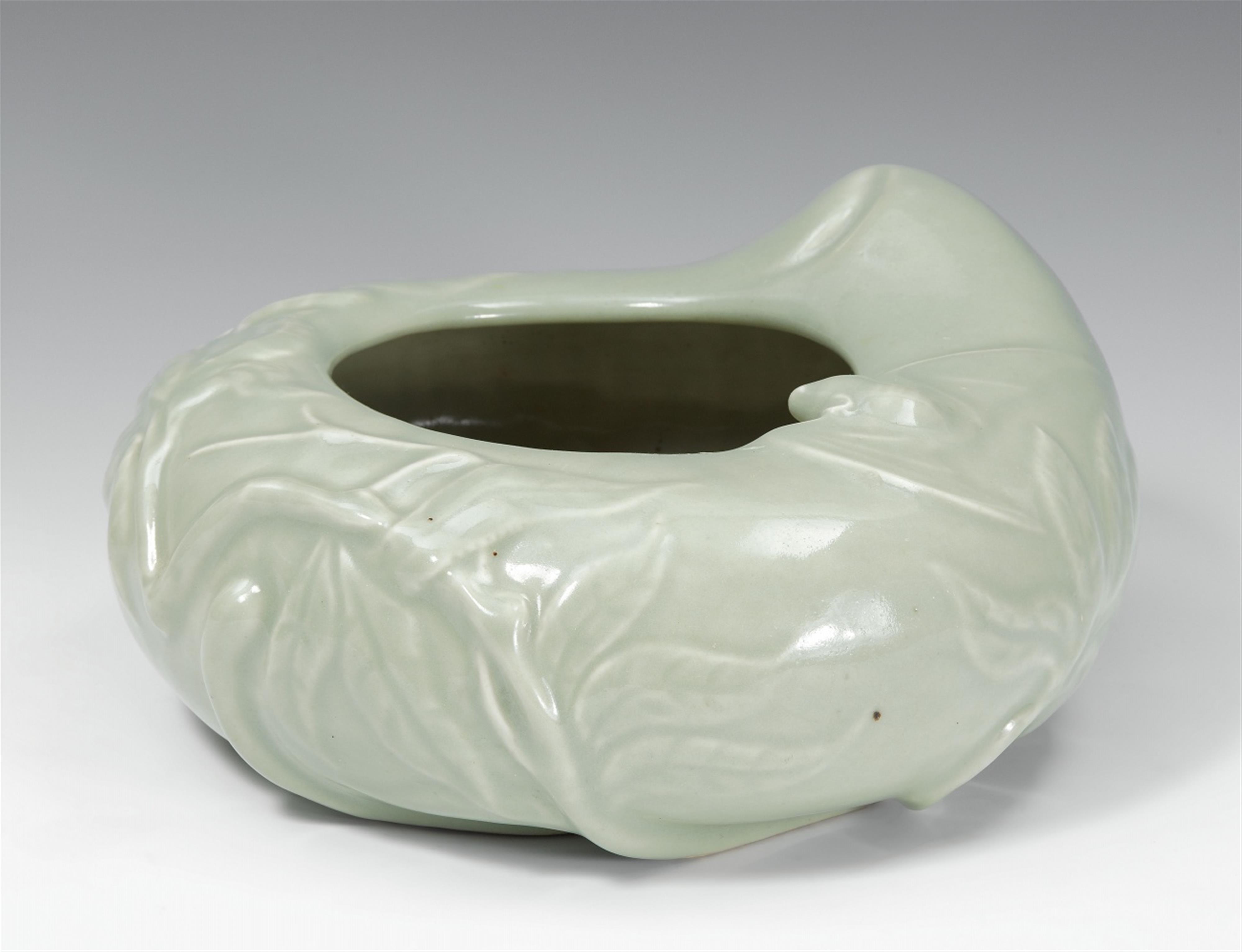 A celadon peach-shaped bowl. 20th century - image-1