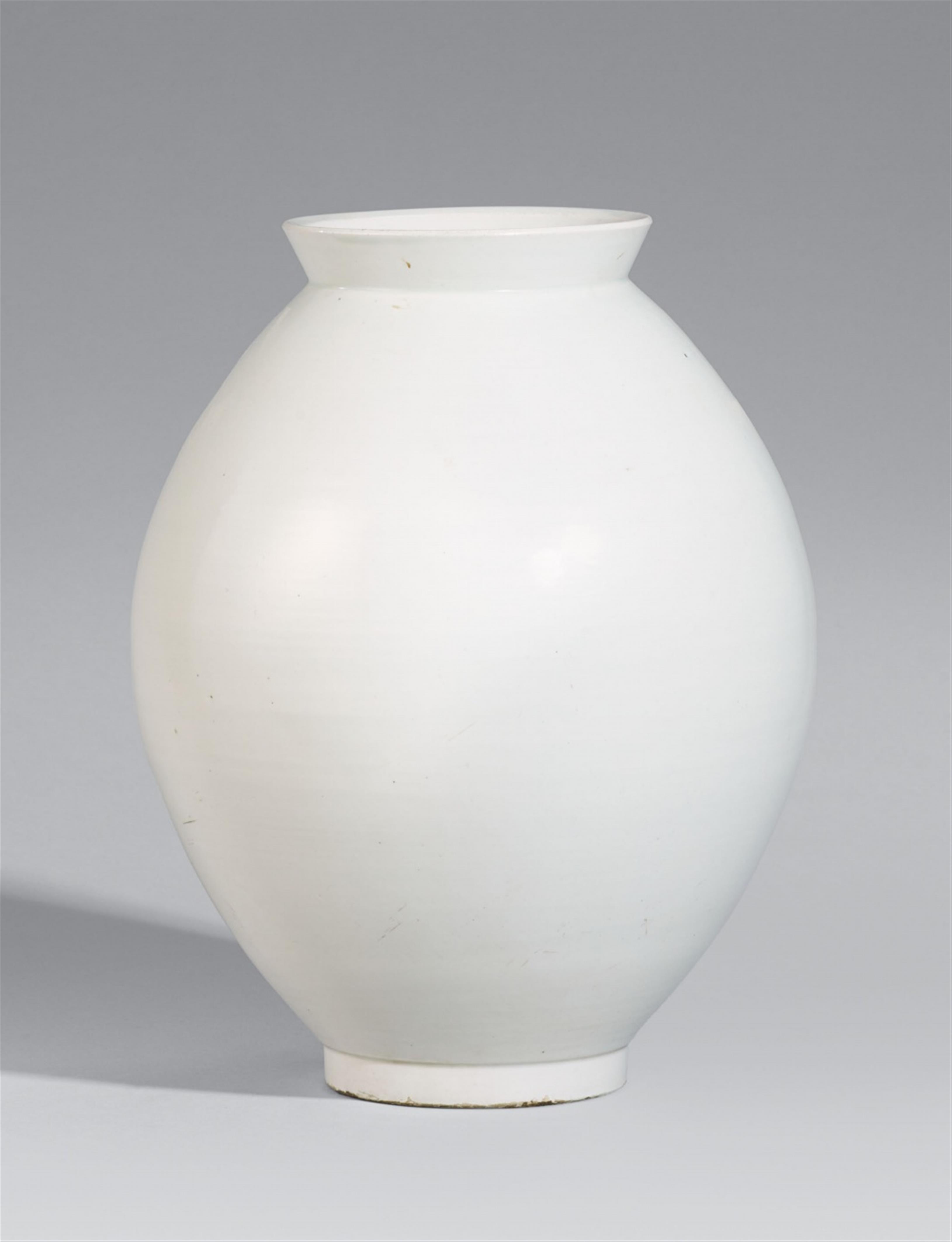 A Korean white glazed moon jar. Joseon dynasty (1392–1910), 19th century - image-1