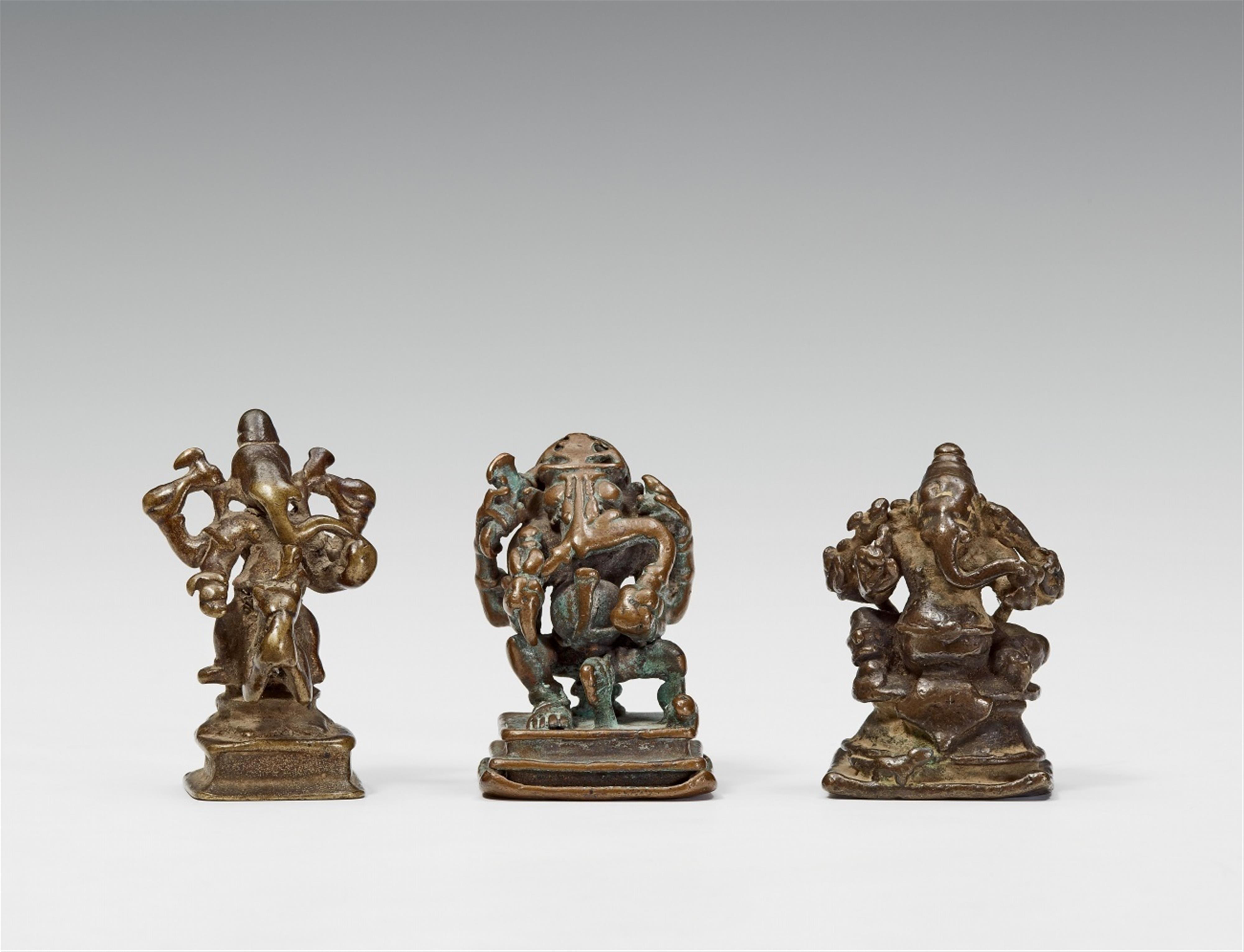 Three South Indian bronze figures of the seated Ganesha. 17th/19th century - image-1