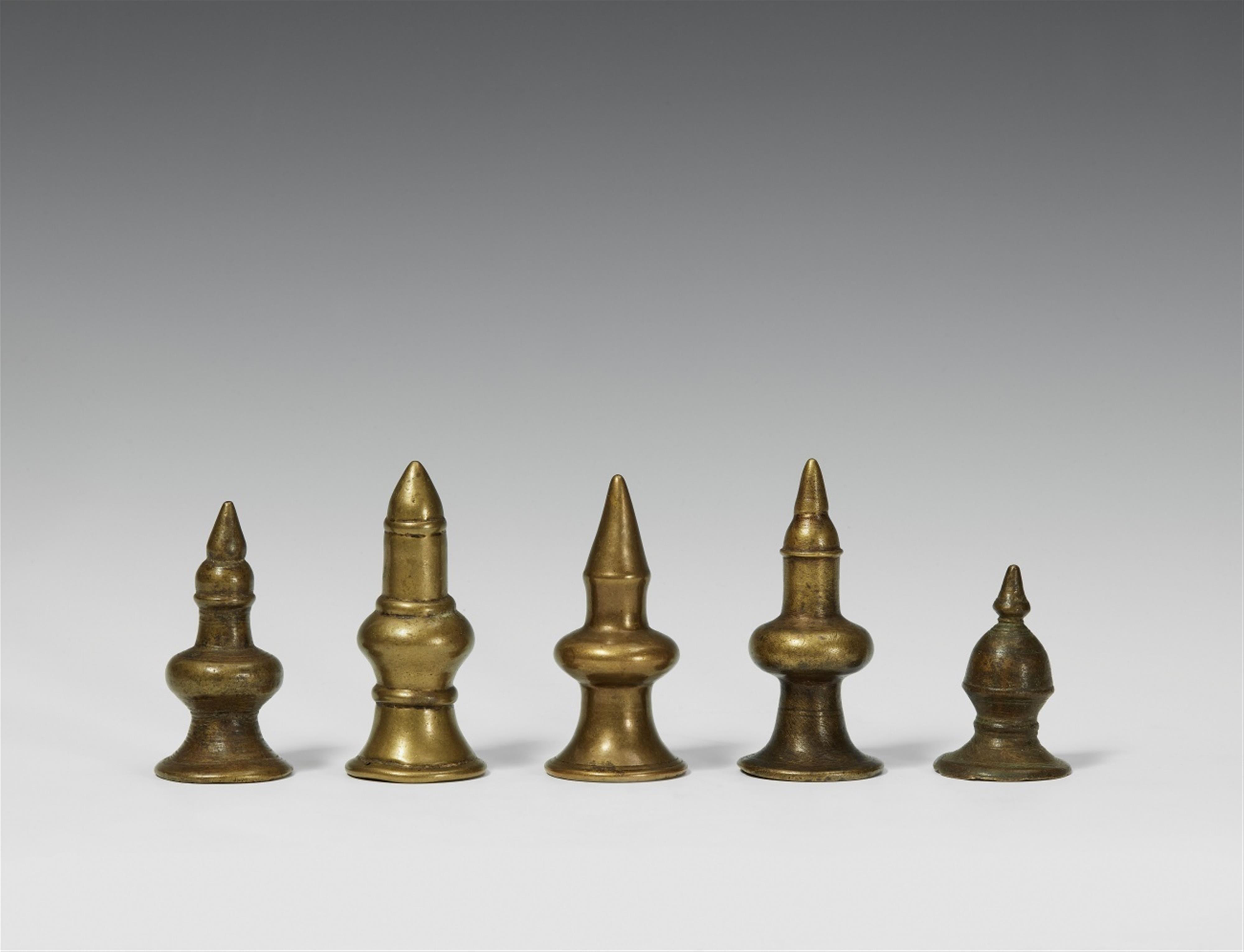 Five Karnataka/Maharashtra brass finials (rati) used for a Yellamma basket. 19h century - image-1