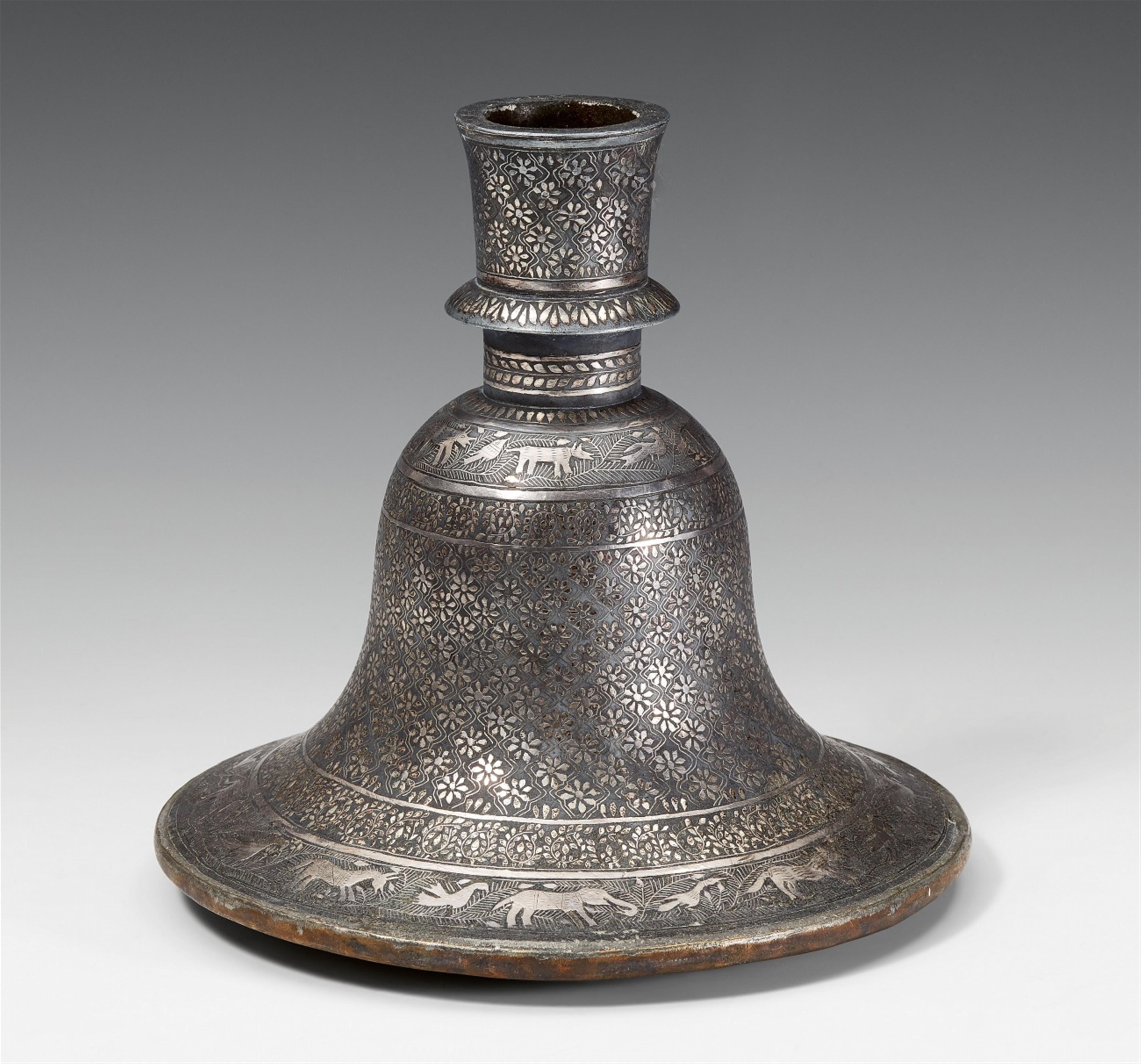 A Bidar copper-zinc-alloy and silver huqqua base. 19th century - image-1