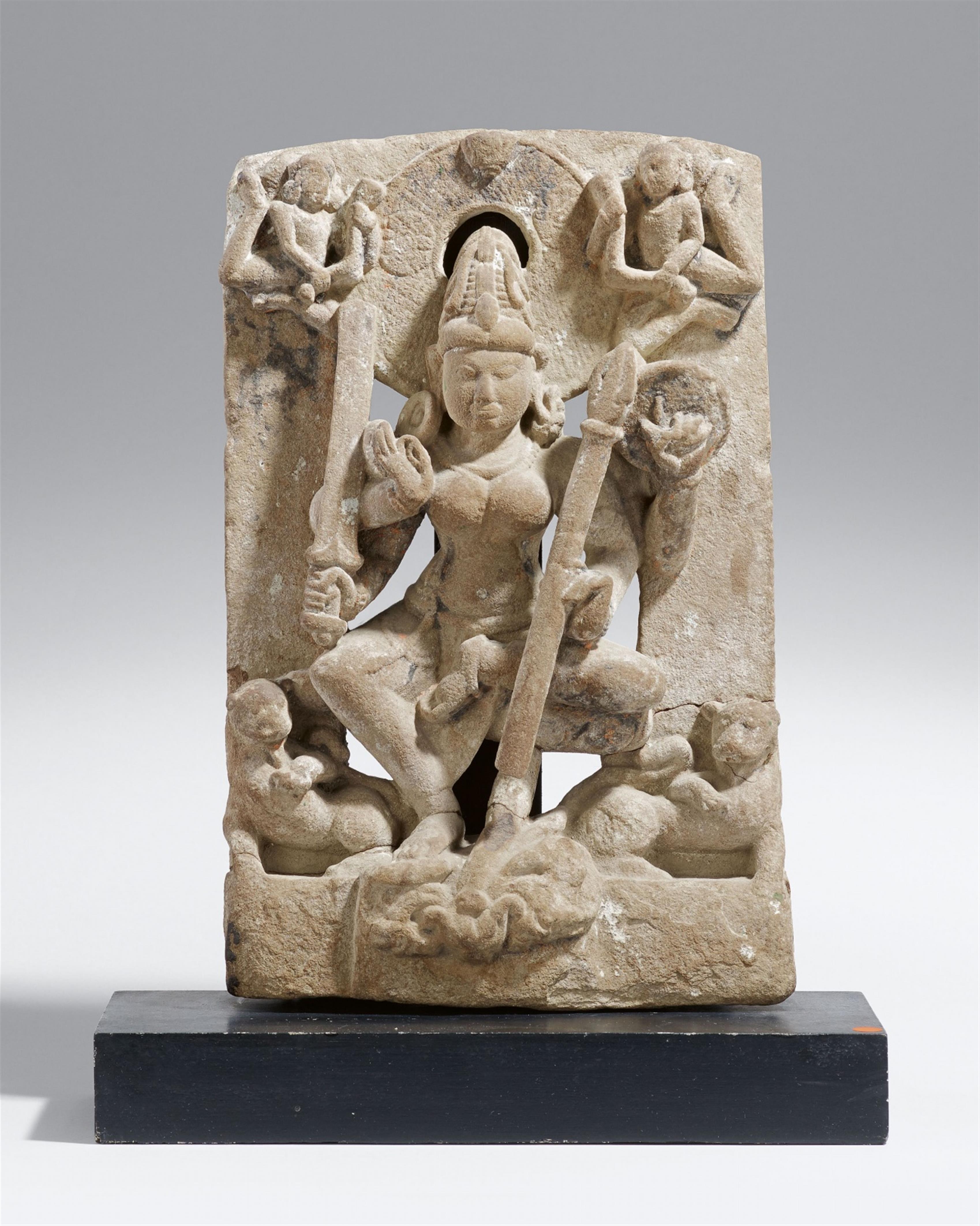 A sandstone stele of Durga. 10th/13th century - image-1