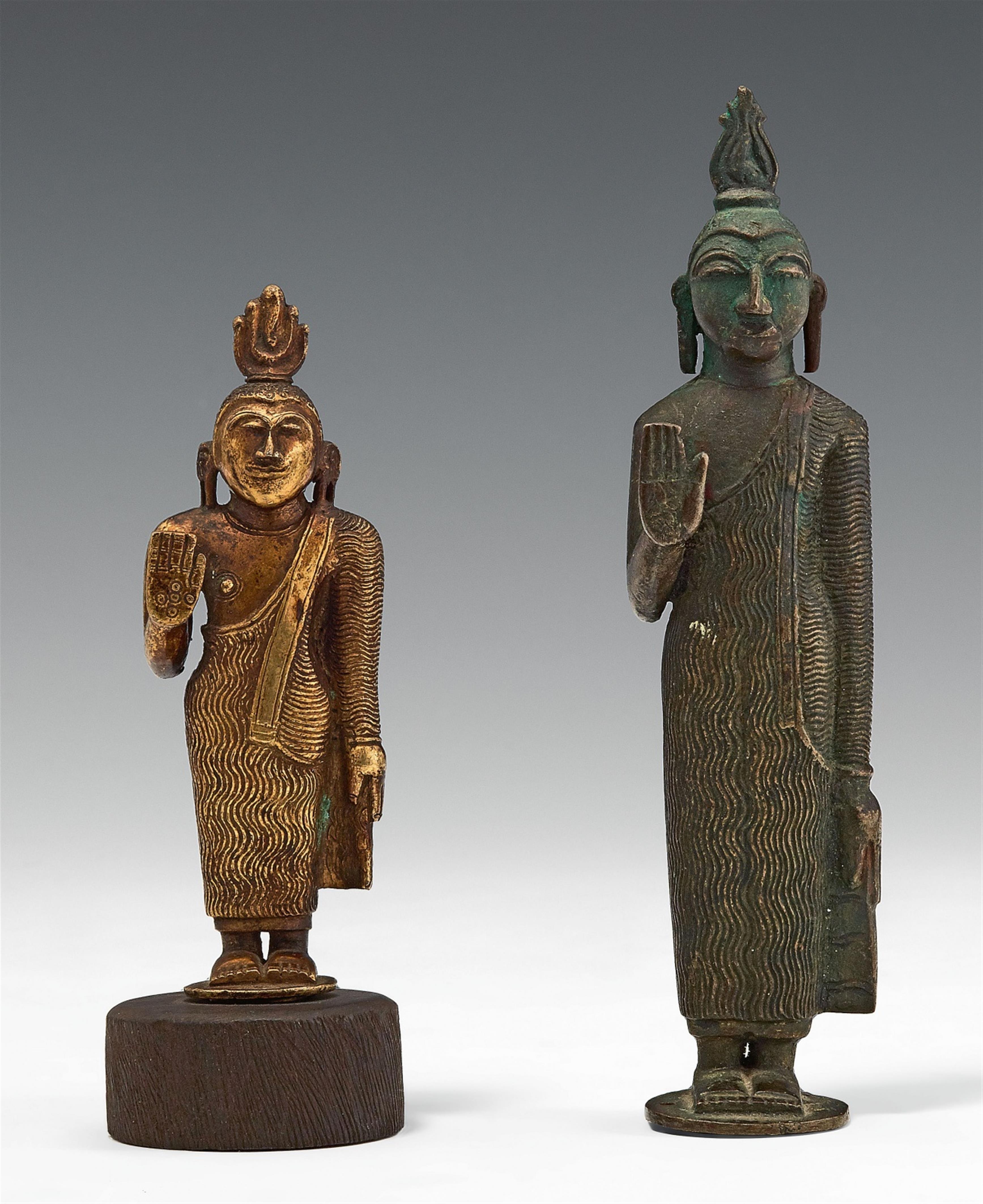 Zwei Figuren von stehenden Buddha. Bronze. Sri Lanka. 19. Jh. - image-1