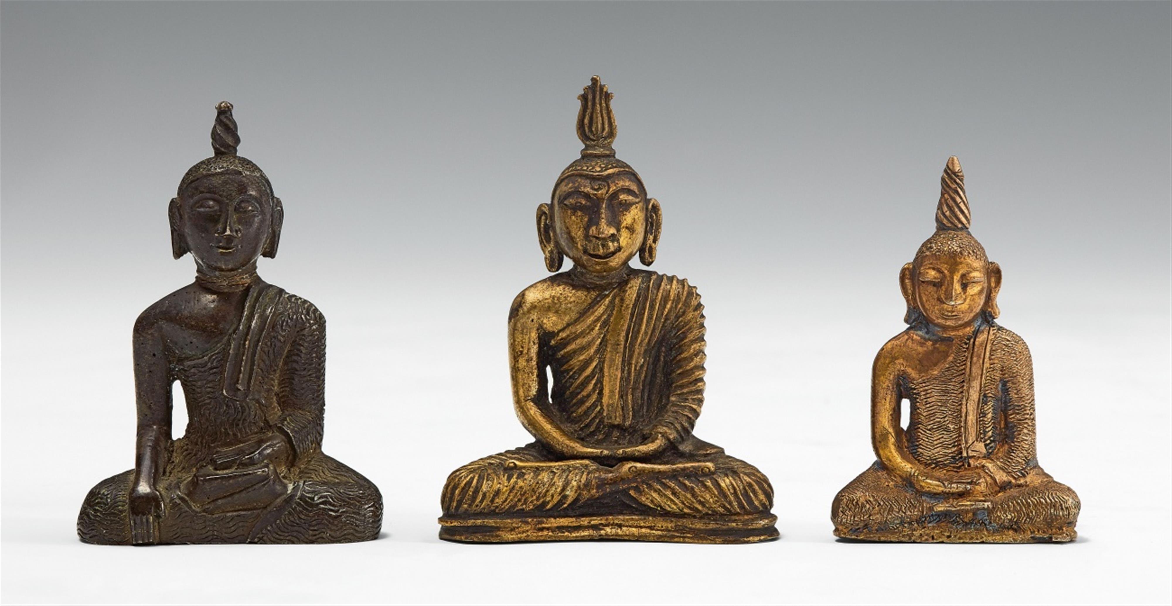 Three small Sri Lankan silver/bronze figures of Buddha. 19th/20th century - image-1