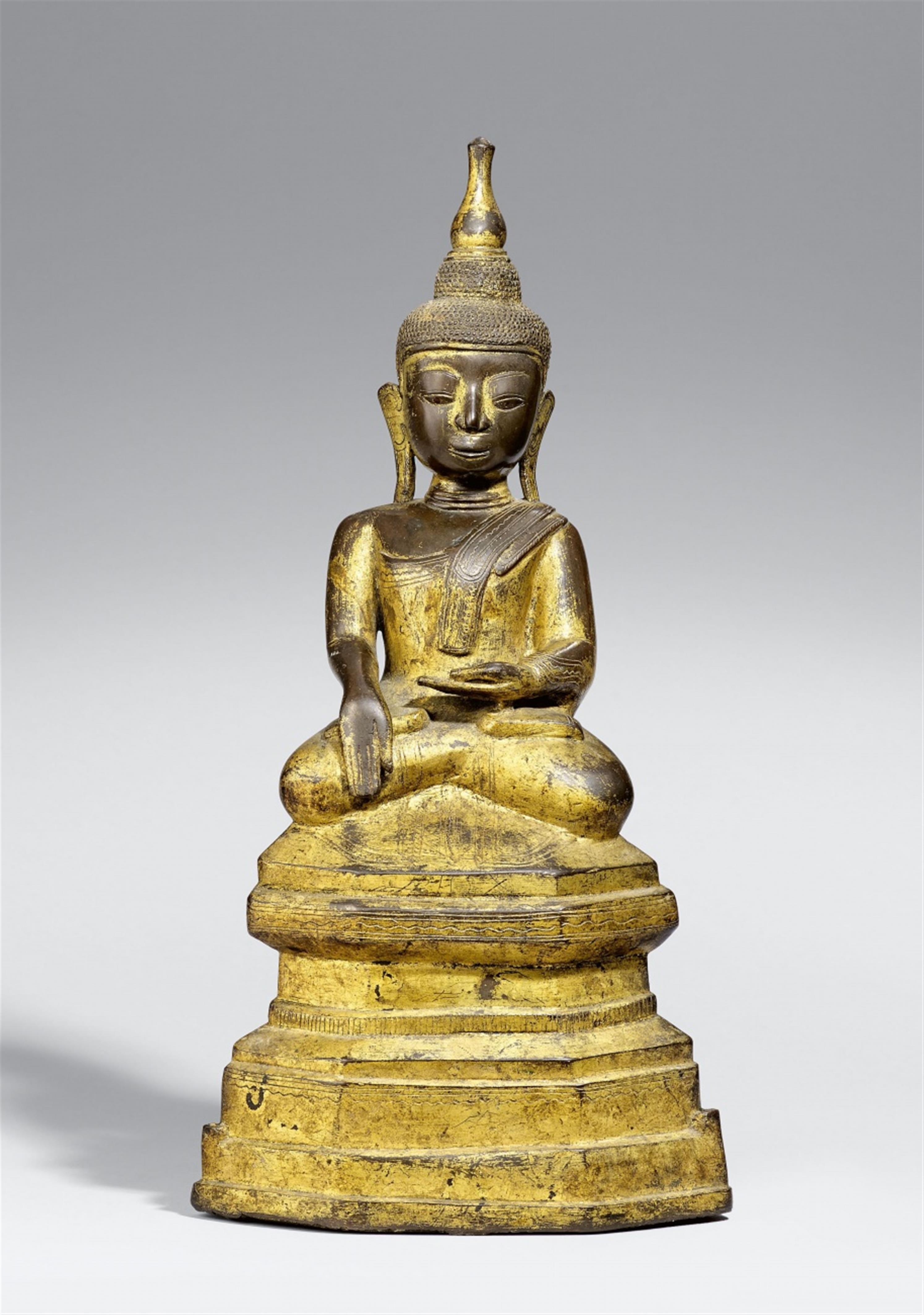 A Shan-style gilded bronze figure of Buddha Shakyamuni. Probably 19th century - image-1