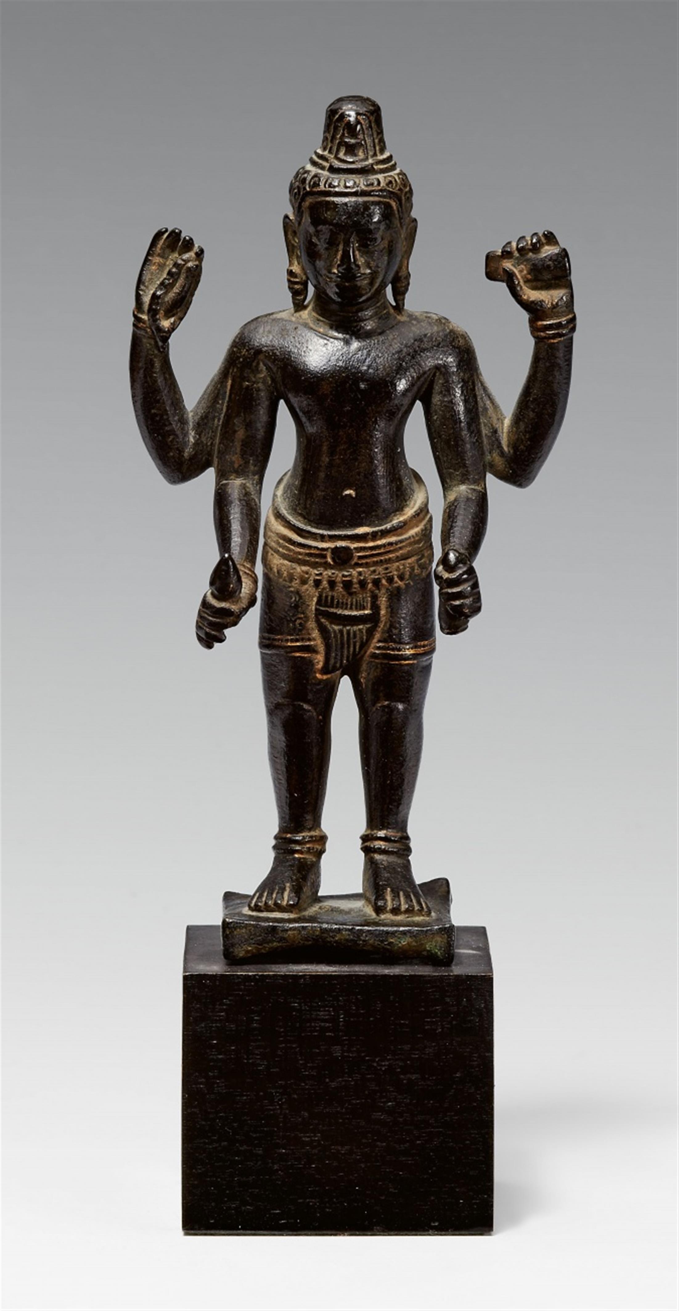 An Angkor Vat black bronze figure of Avalokiteshvara. 12th century - image-1