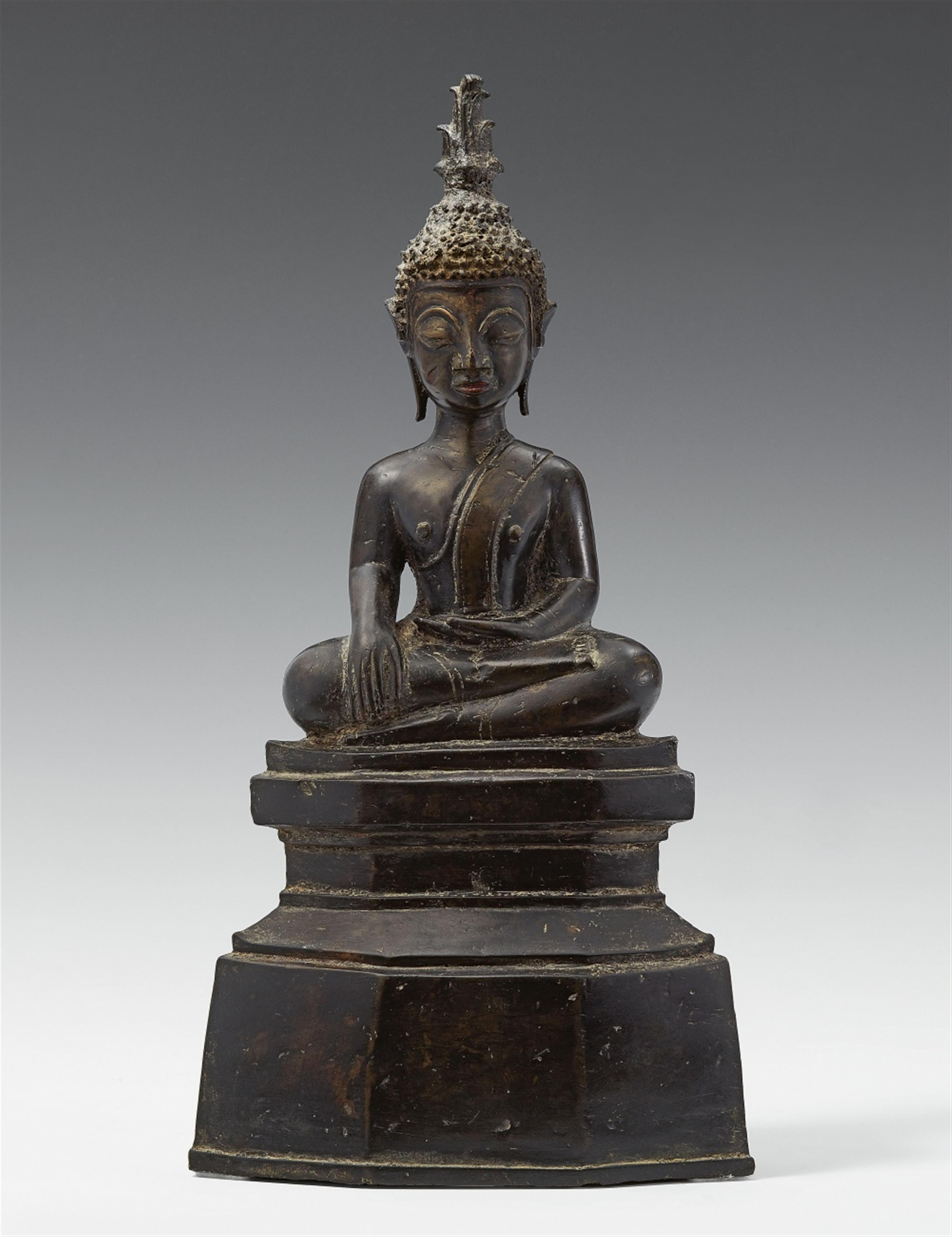 A Laotian bronze figure of Buddha in maravijaya. 16th/17th century - image-1