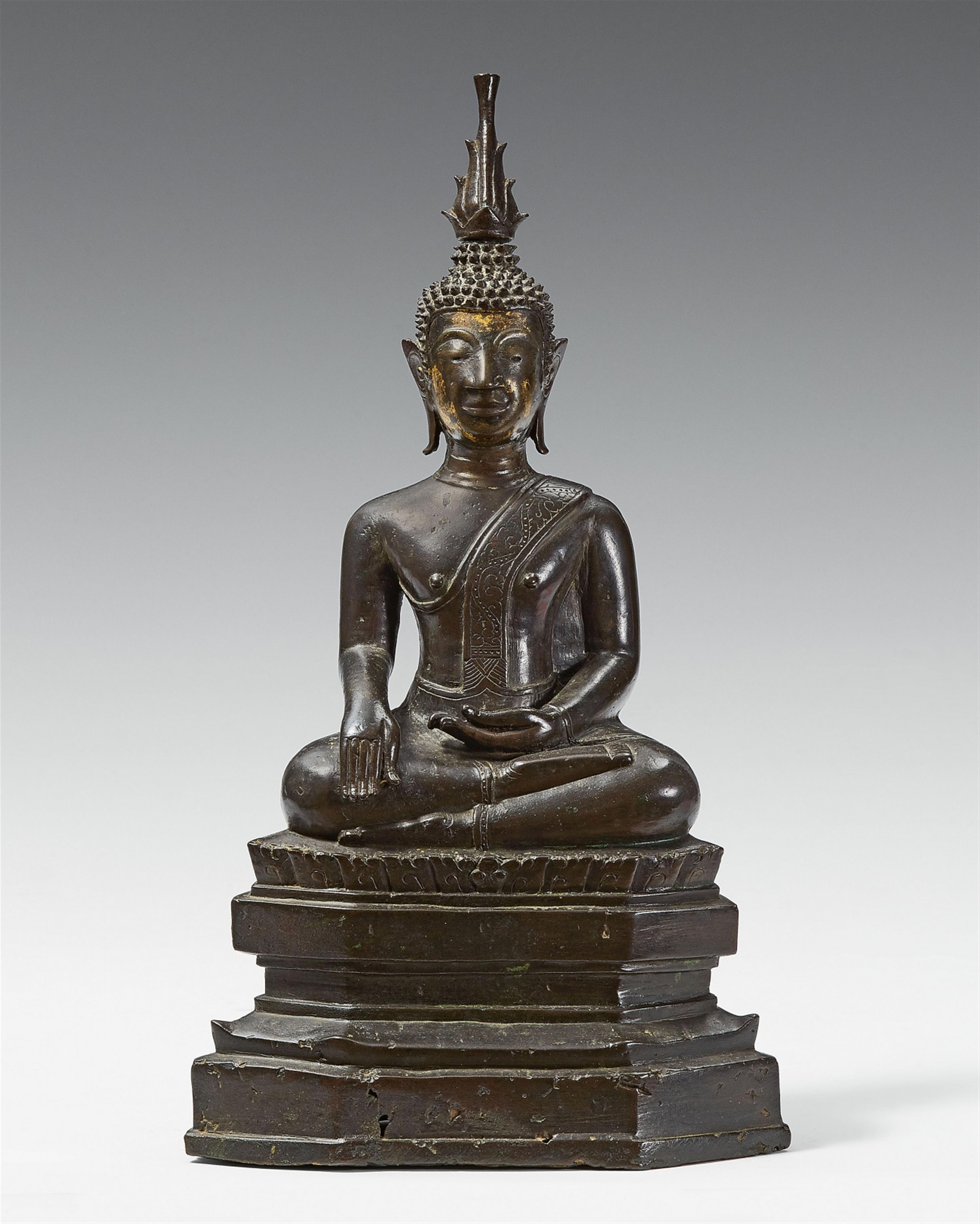 A Chiang San bronze figure of Shakyamuni maravijaya. 15th/16th century - image-1