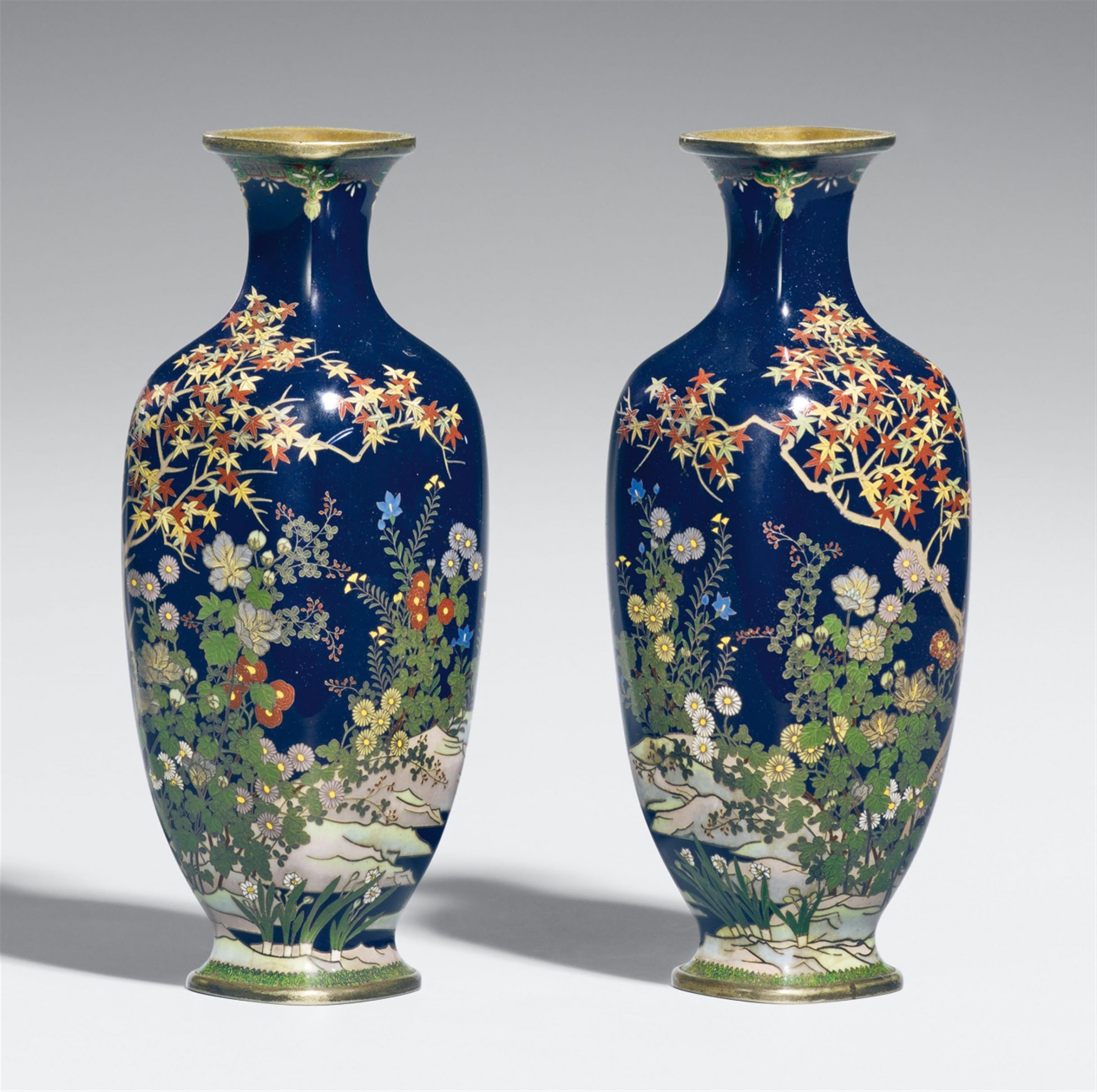 A pair of fine cloisonné enamel vases. Late 19th century - image-1