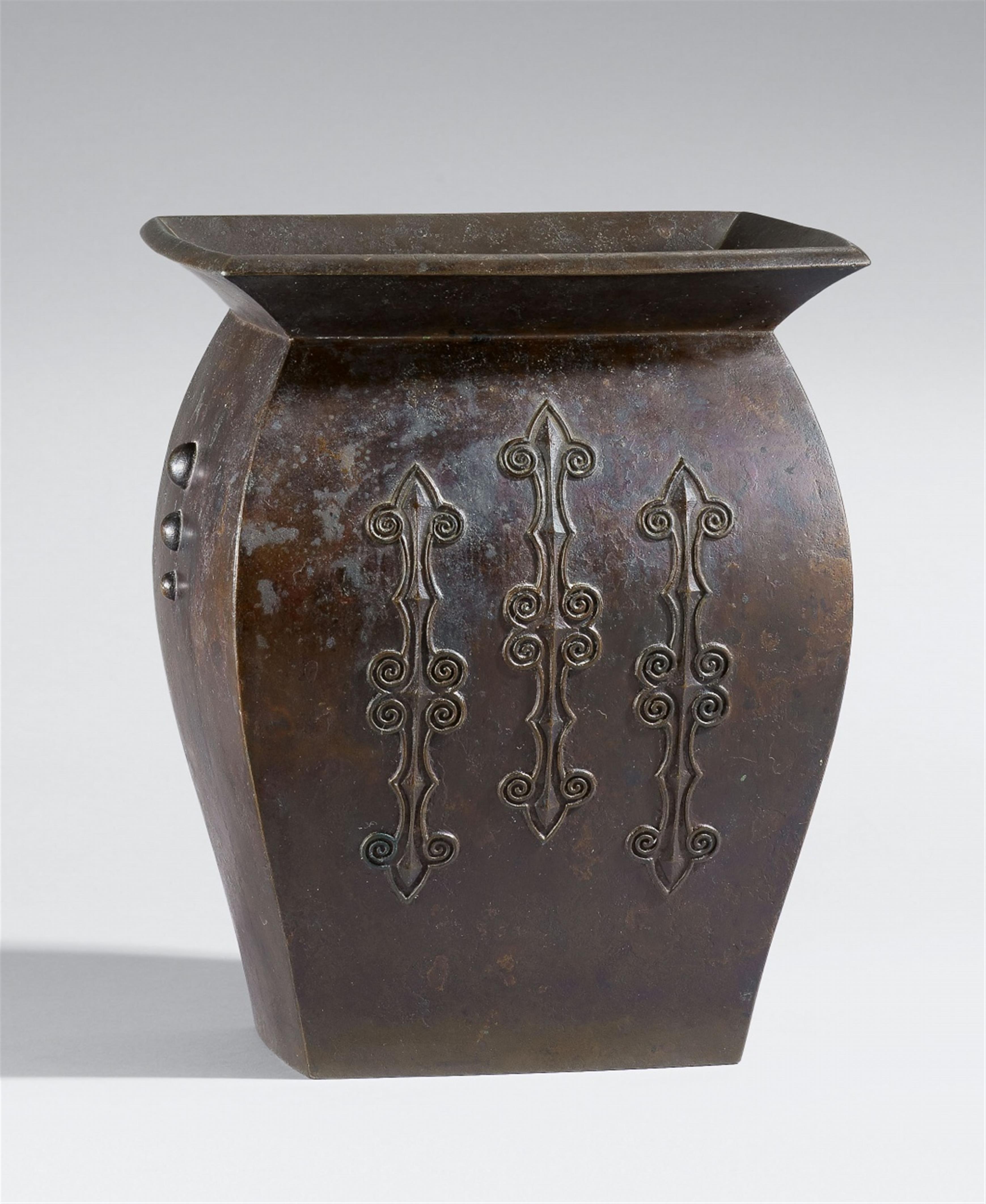 A large bronze vase. First half 20th century - image-1