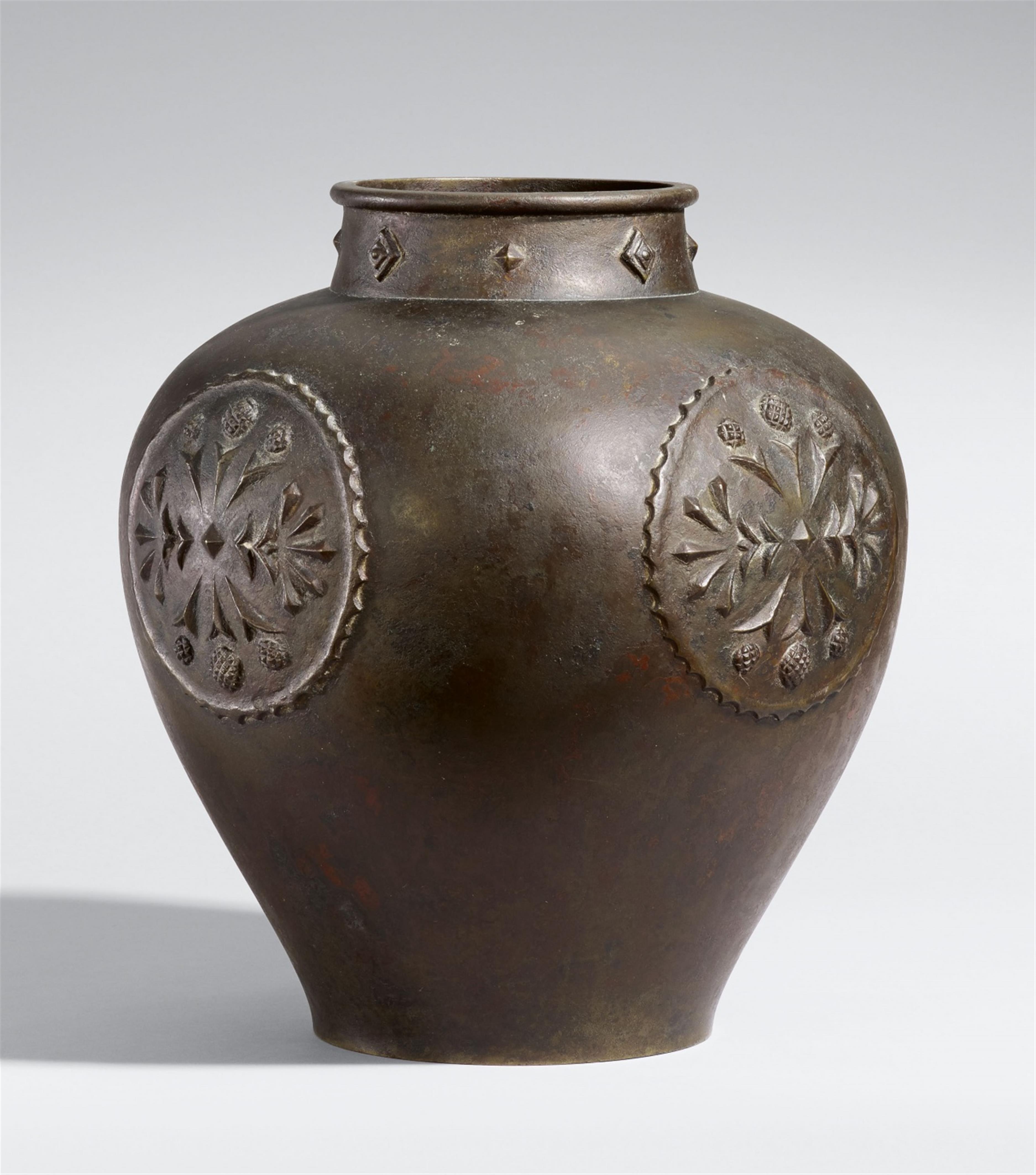 Große, schwere Vase. Bronze. 1. Hälfte 20. Jh. - image-1