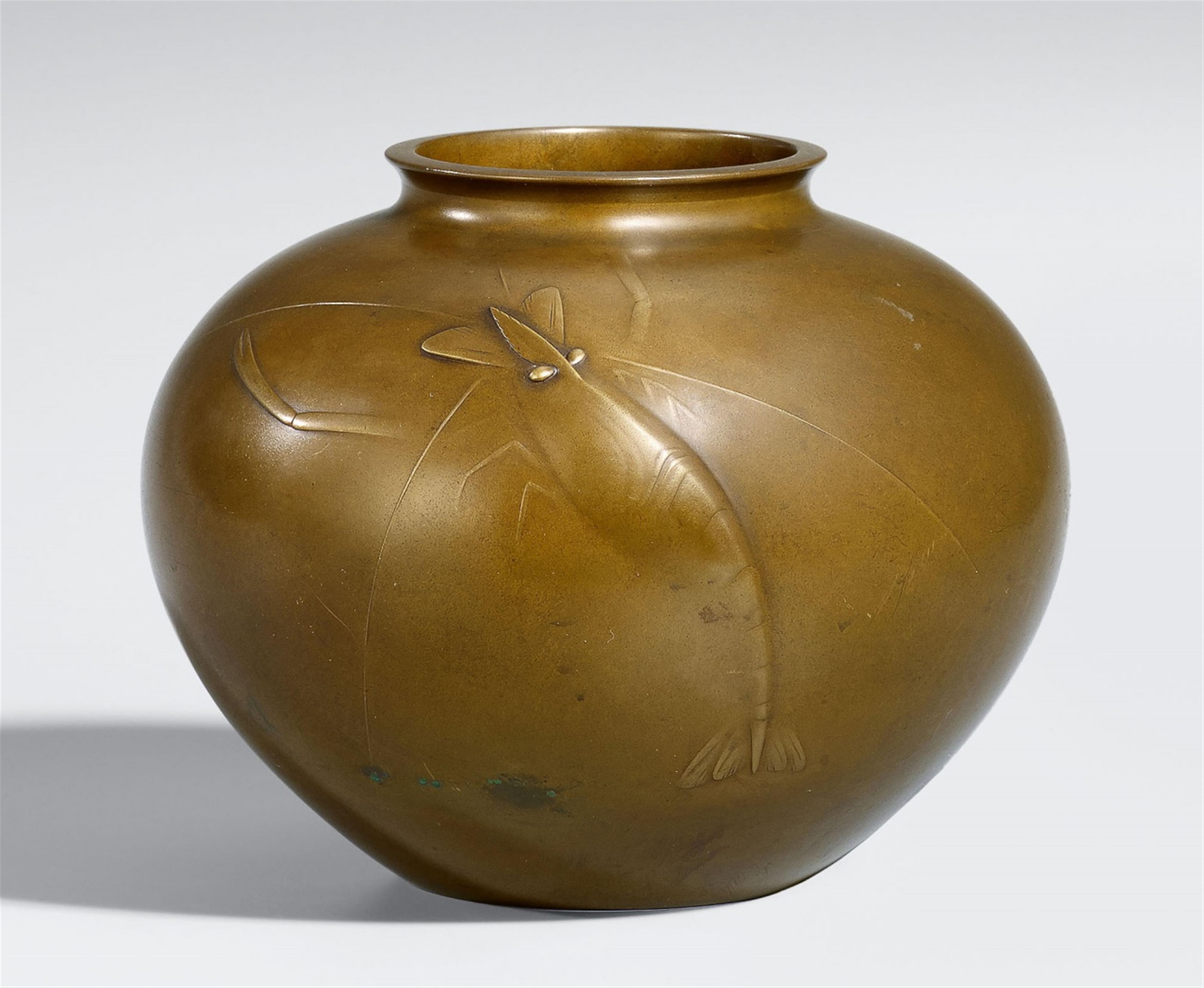 A globular light brown bronze vase. First half 20th century - image-1