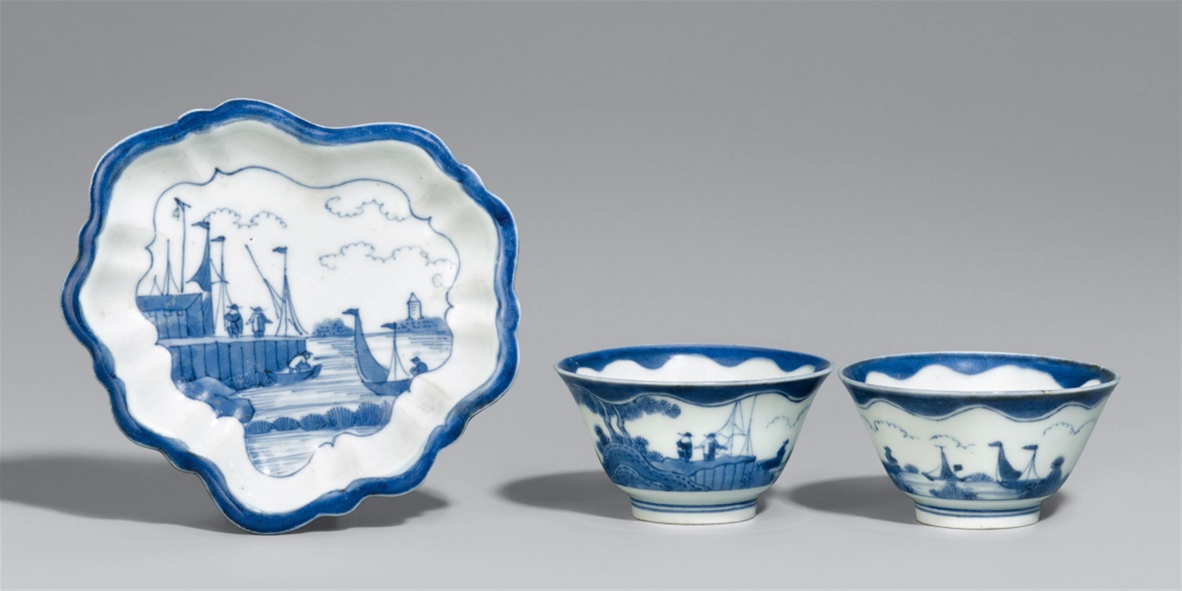 Two Arita blue and white cups and a leaf-shaped saucer dish. Early 18th century - image-1