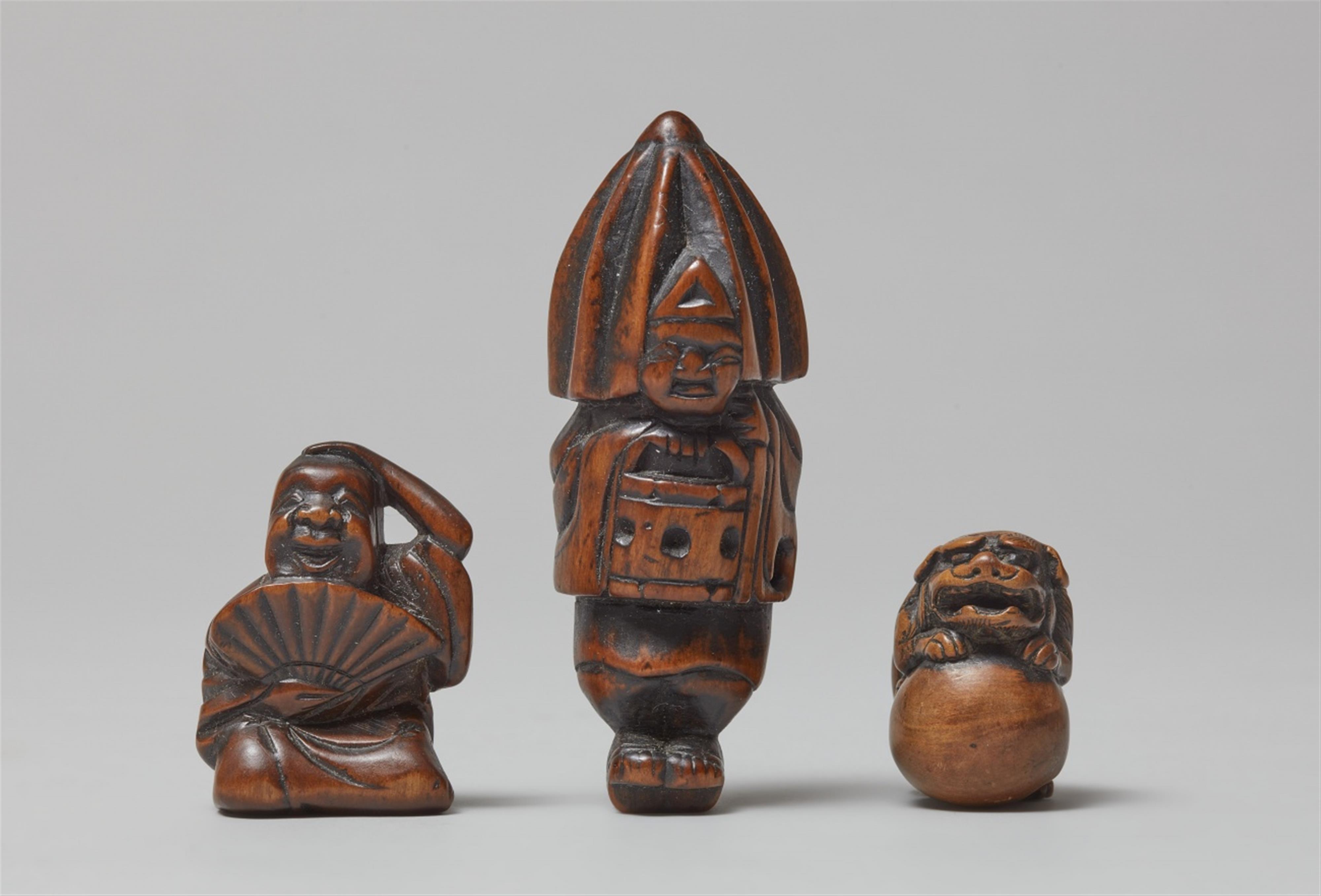 Three boxwood netsuke. 19th century - image-1