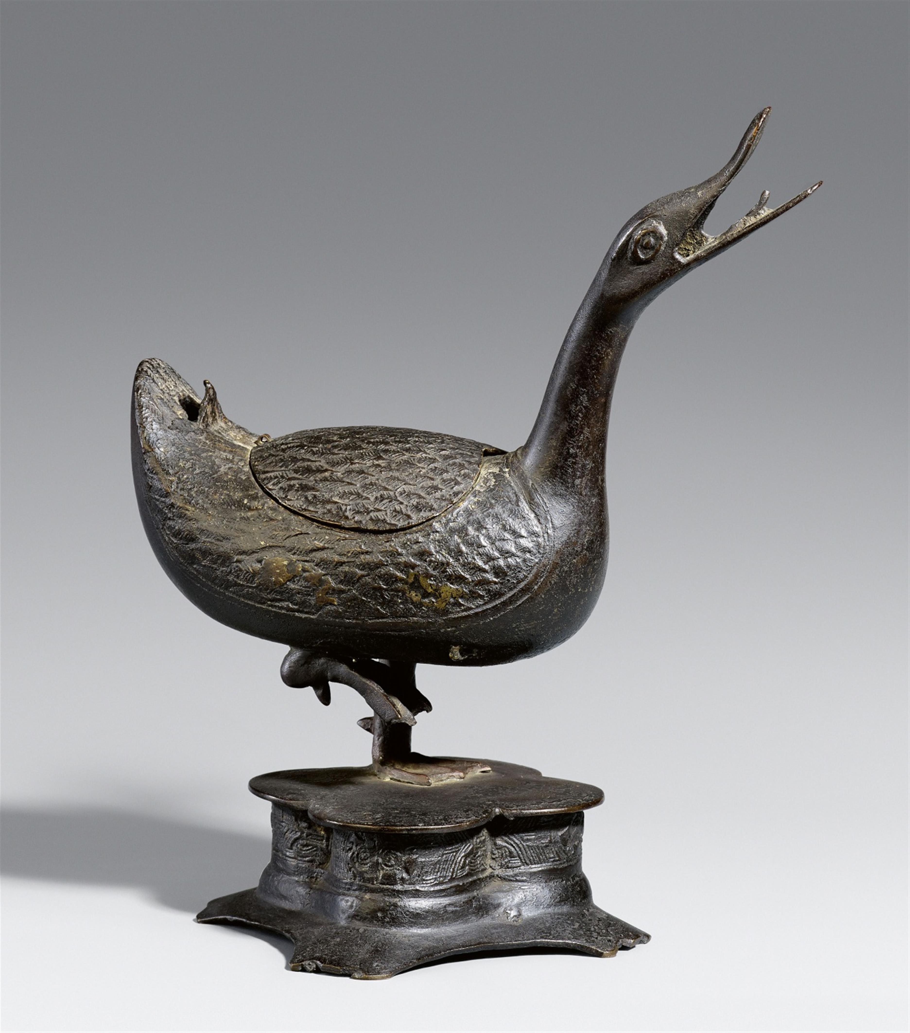 A bronze incense burner in shape of a duck. 16th/17th century - image-1