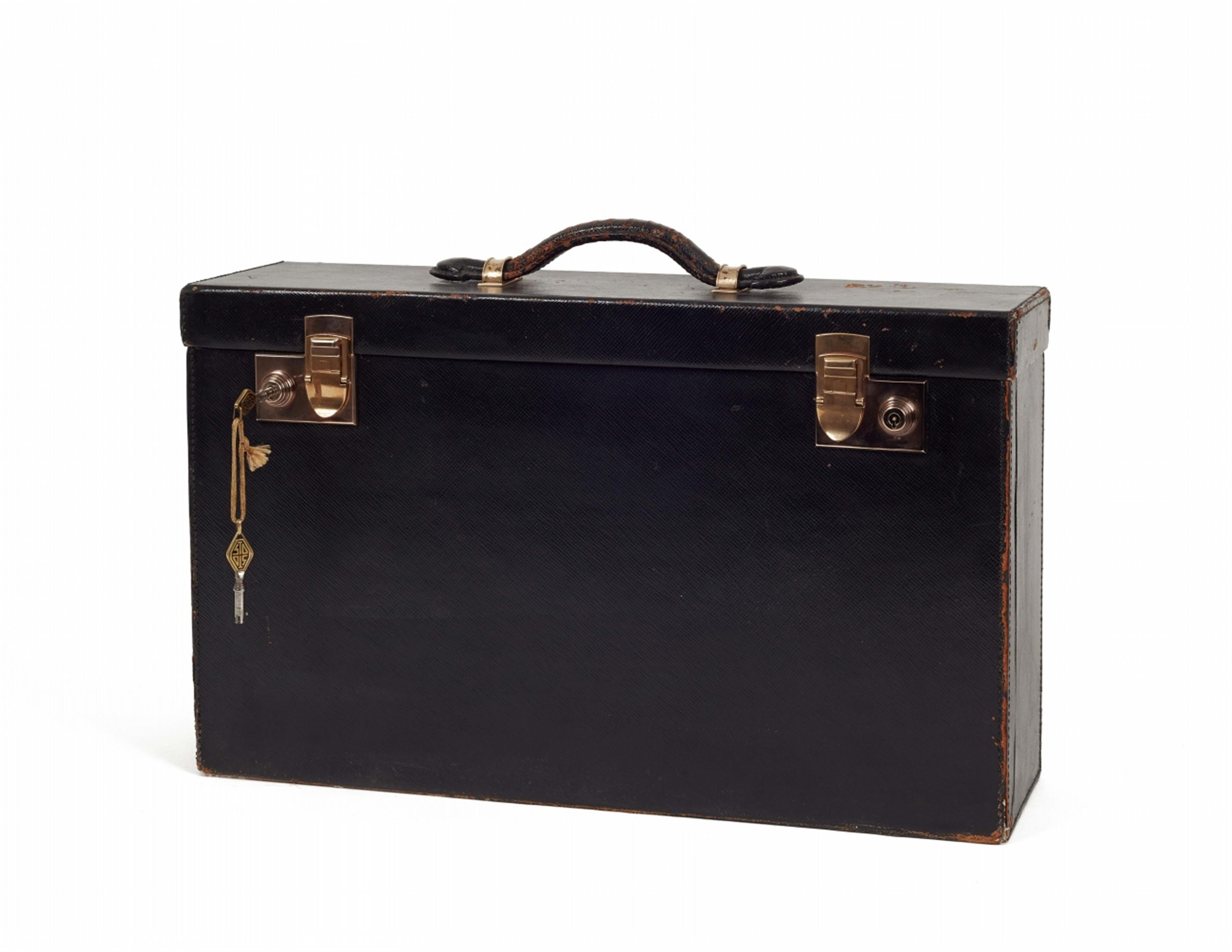 A Dupont "mallette de Voyage" travelling case, circa 1930 - image-4