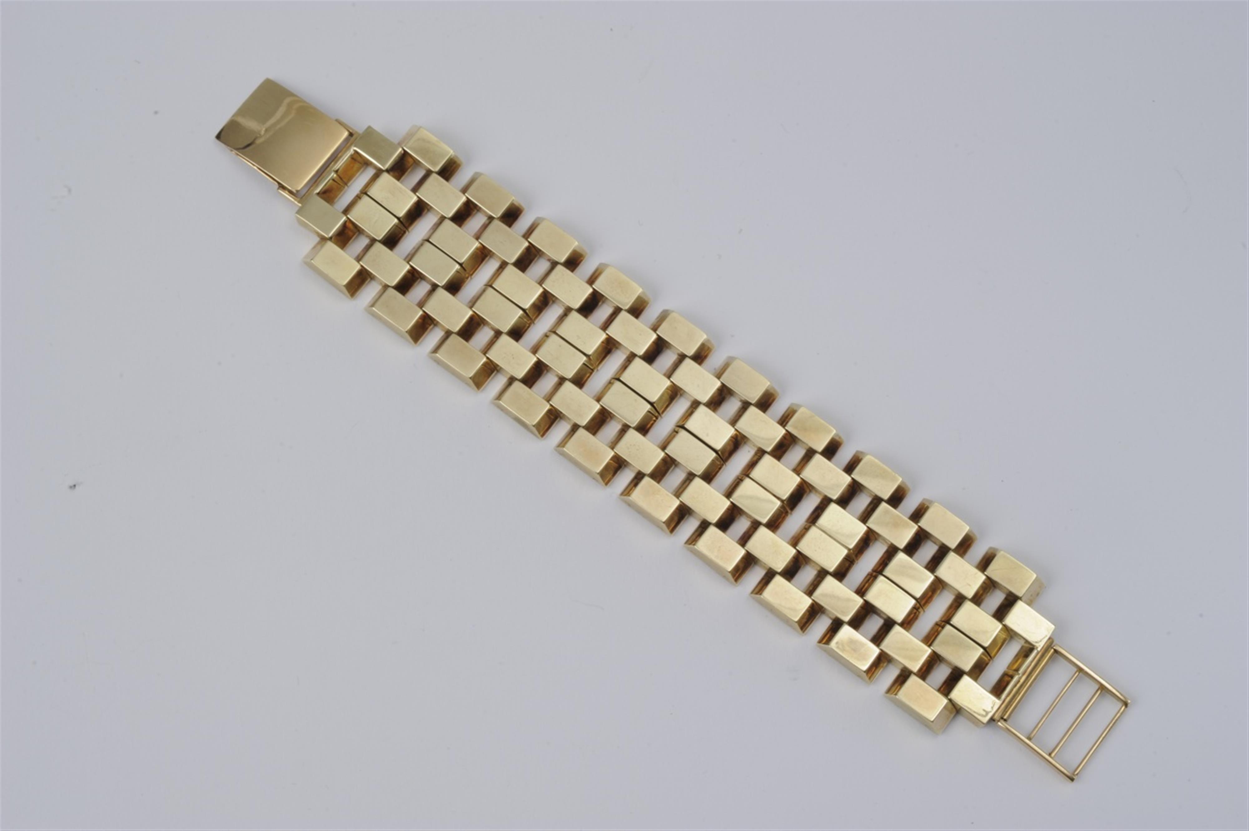 An Italian 18k gold bracelet - image-1