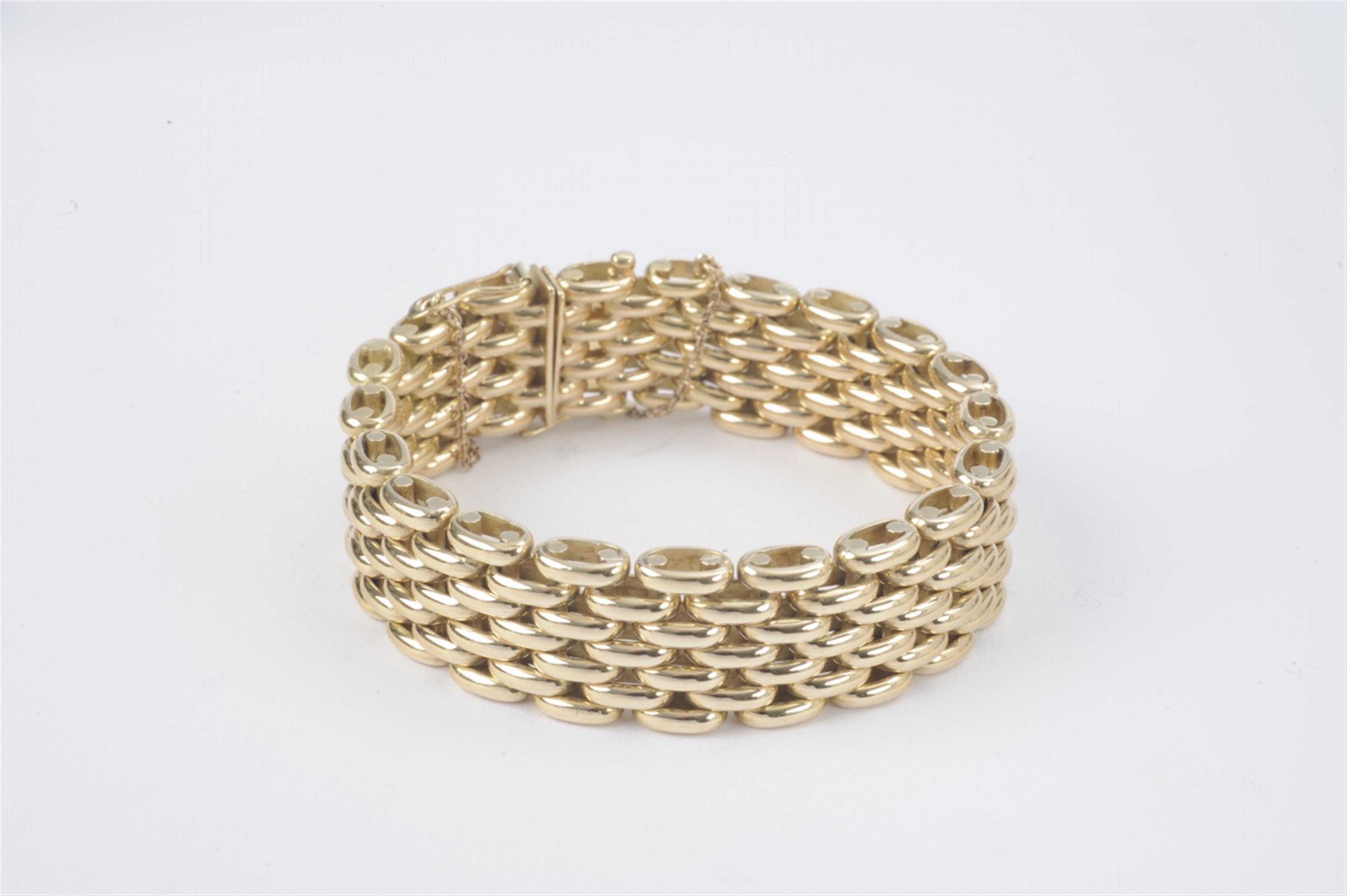 An 18k brick pattern bracelet - image-1