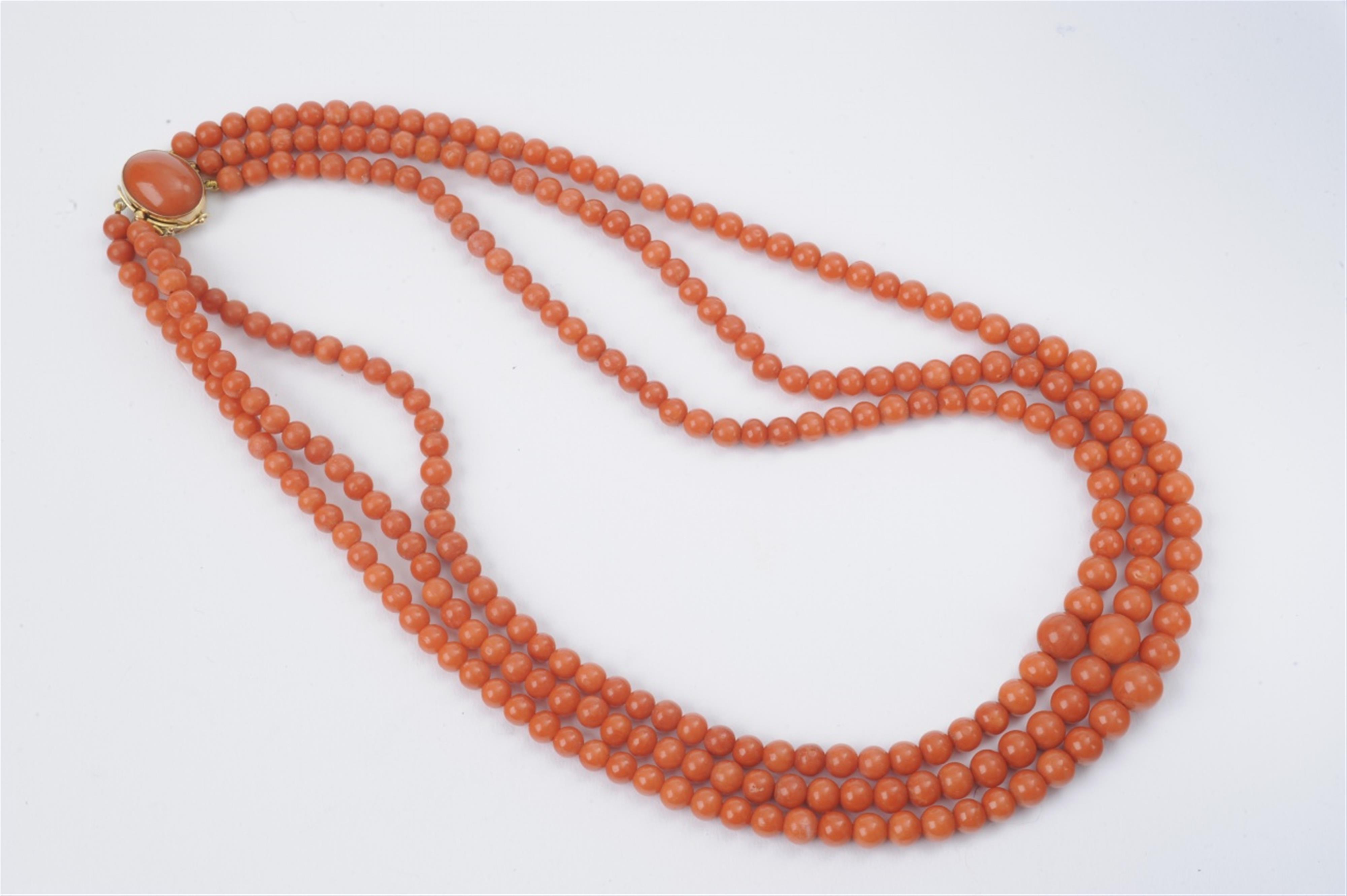 A three-stranded coral necklace - image-1