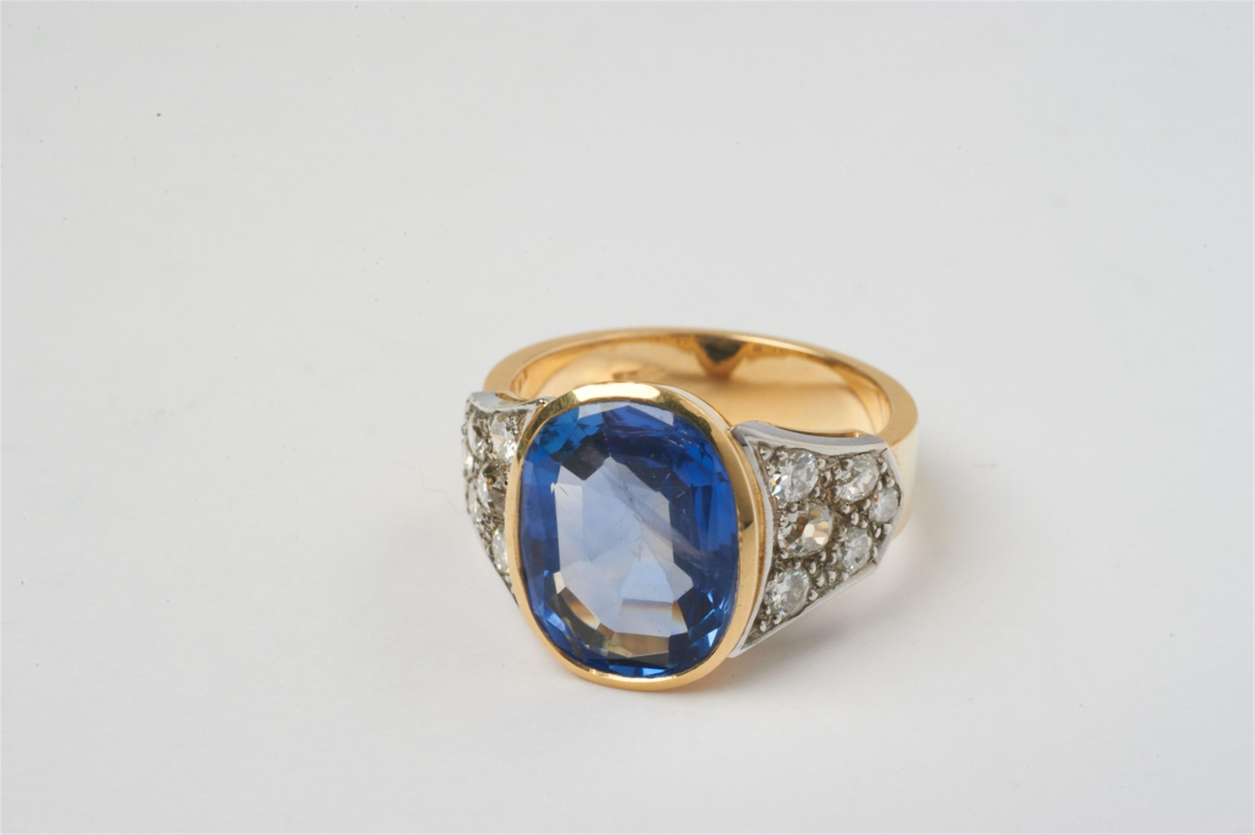 Ring mit Ceylon-Saphir - image-1
