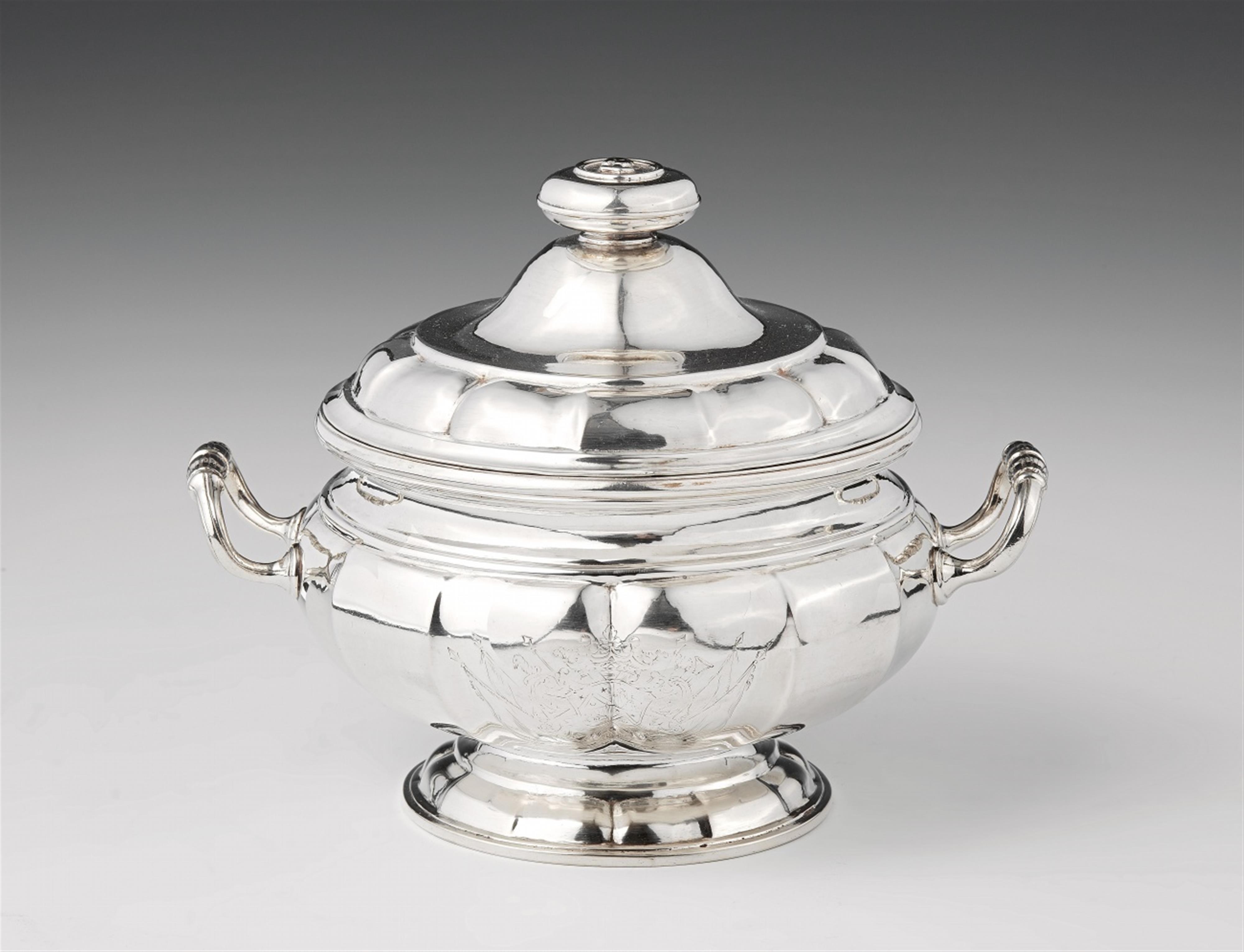 A small Augsburg silver tureen and cover - image-1