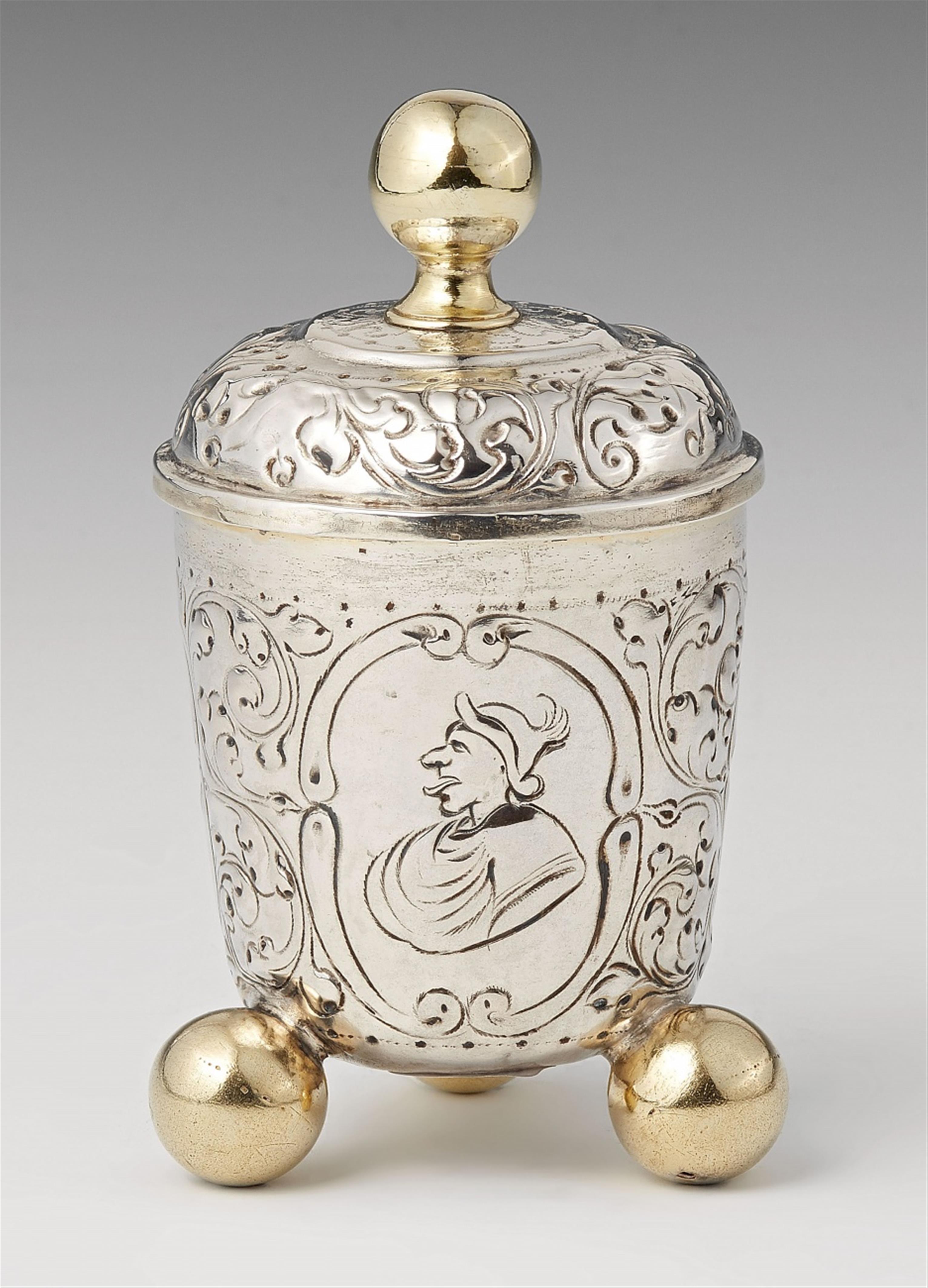 A small parcel gilt silver beaker - image-1