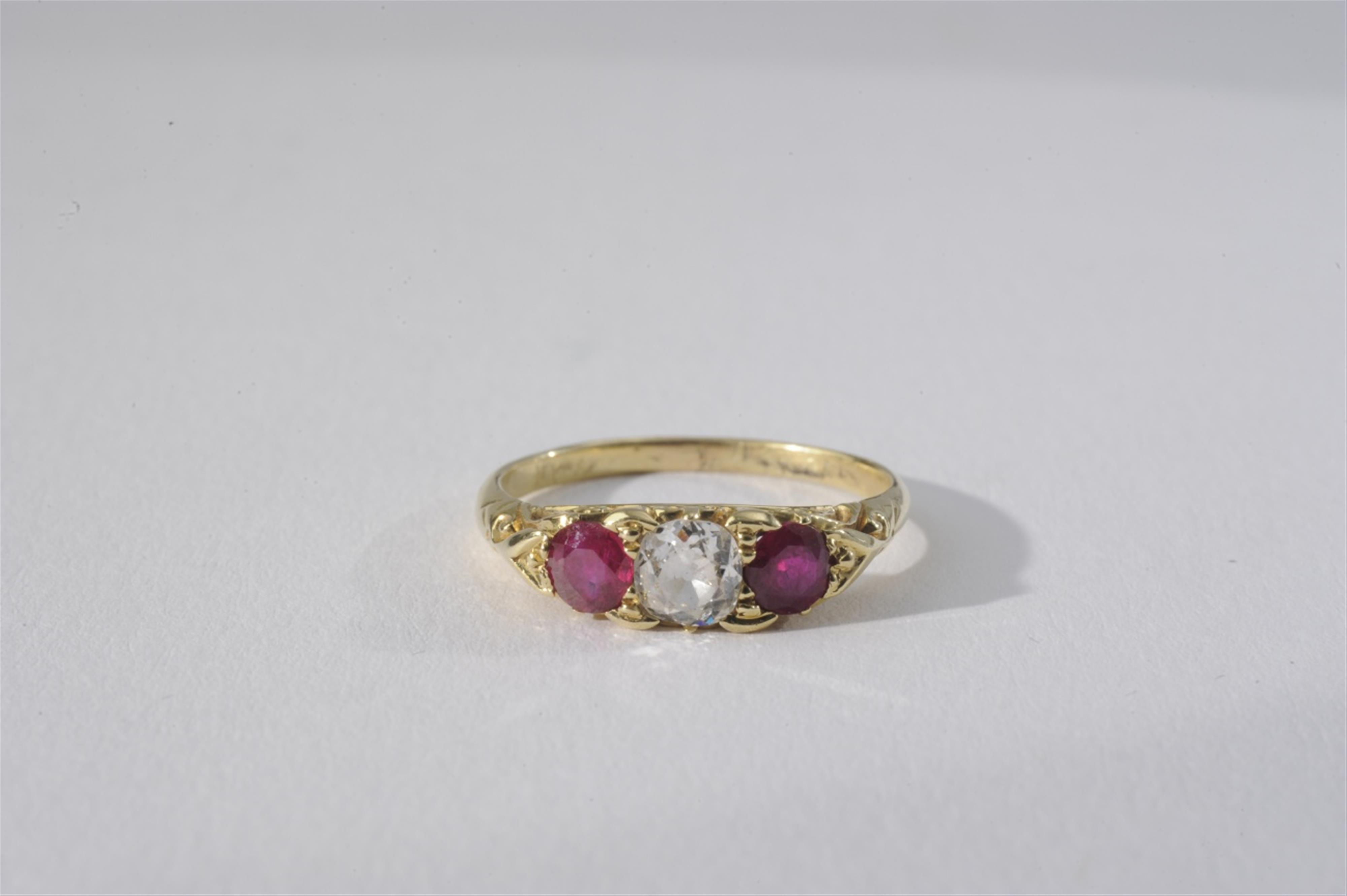 An 18k gold and diamond three stone ring - image-1