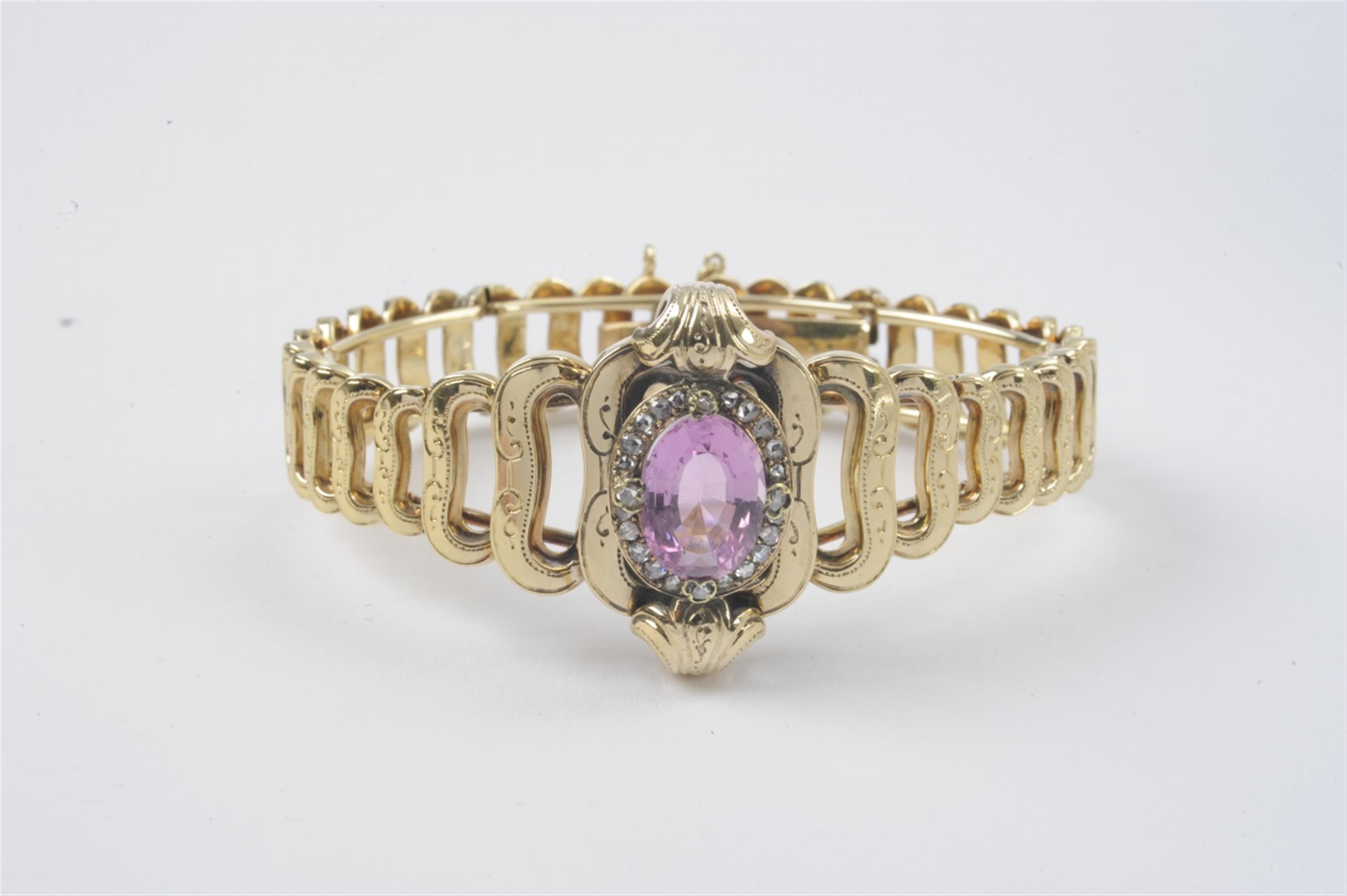 A French 18k red gold bracelet with a pink topaz - image-1