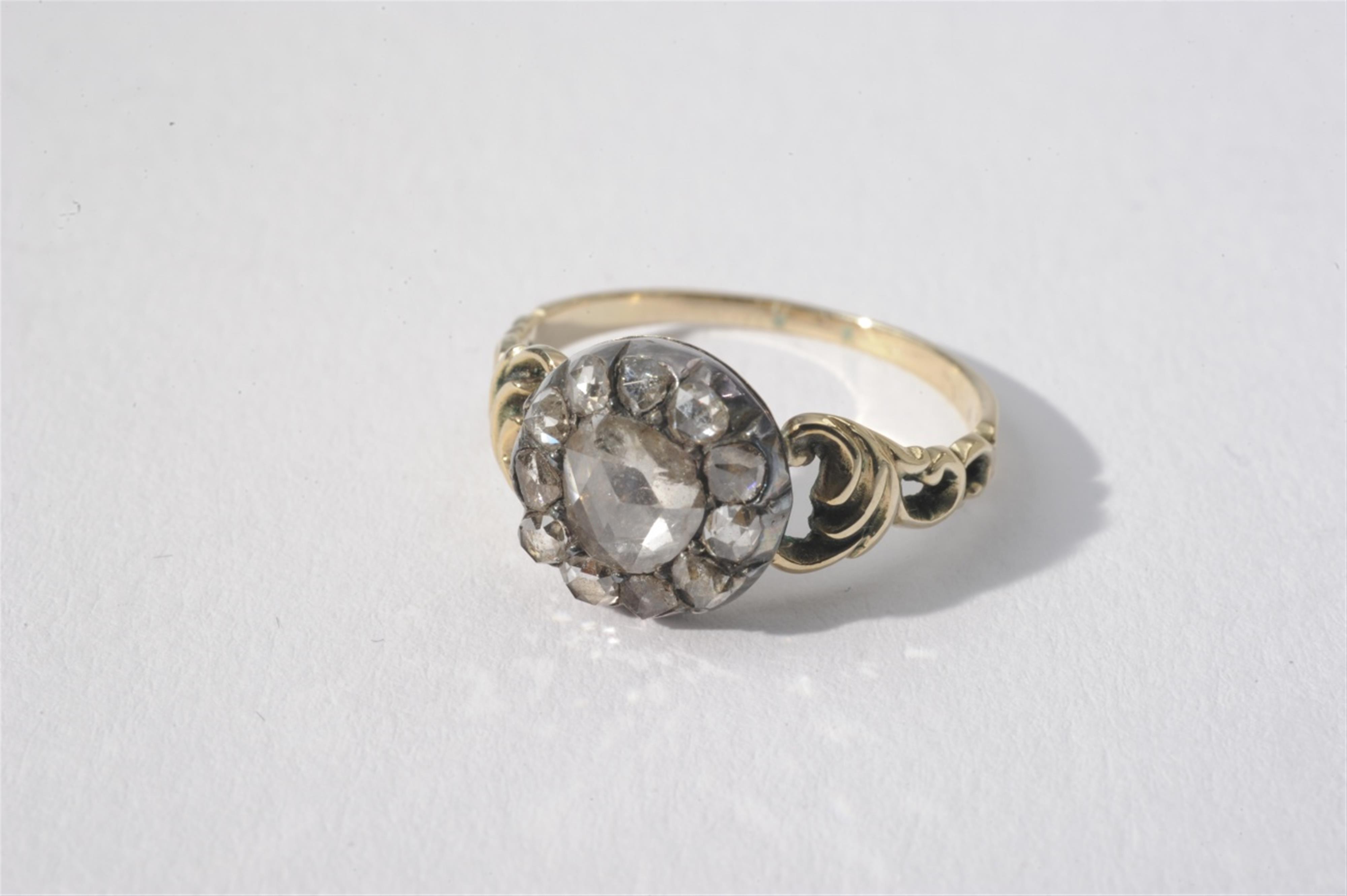 A 14k gold and silver diamond cluster ring - image-1